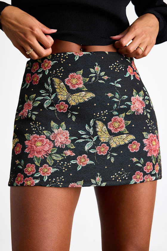 Ismerie Black Floral Jacquard Mid-Rise Skort