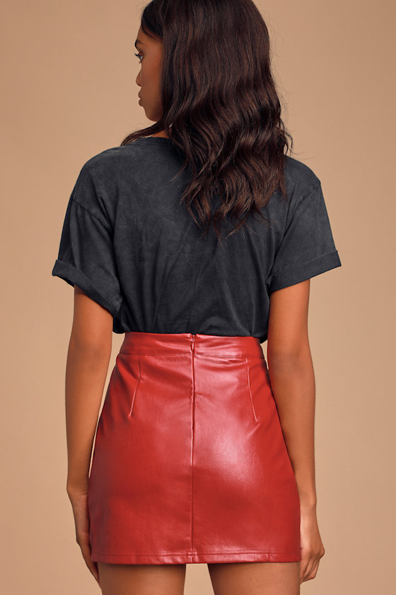 Corte Red Vegan Leather Mini Skirt
