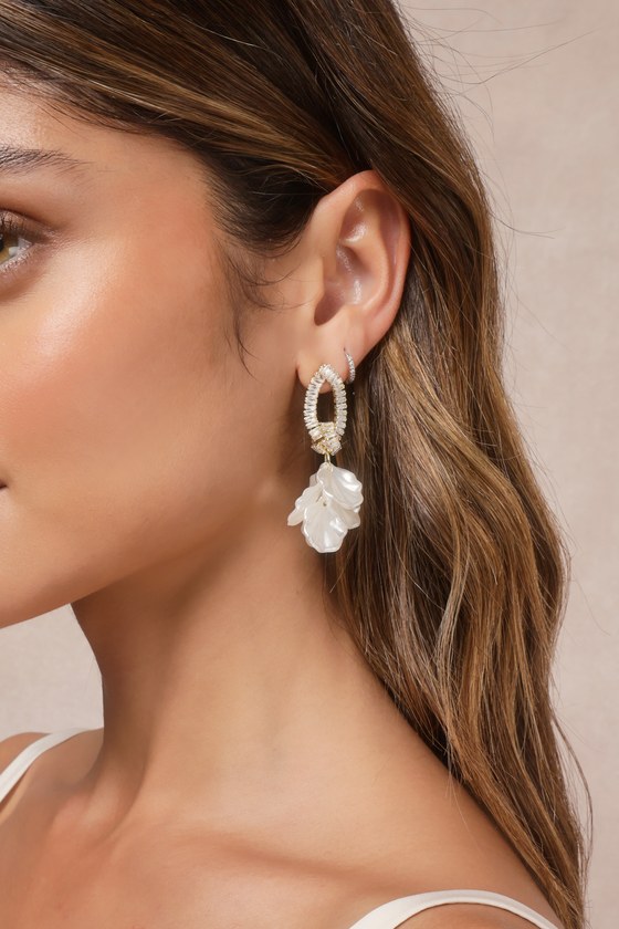Aphrodite Vibes White Rhinestone Shell Drop Earrings