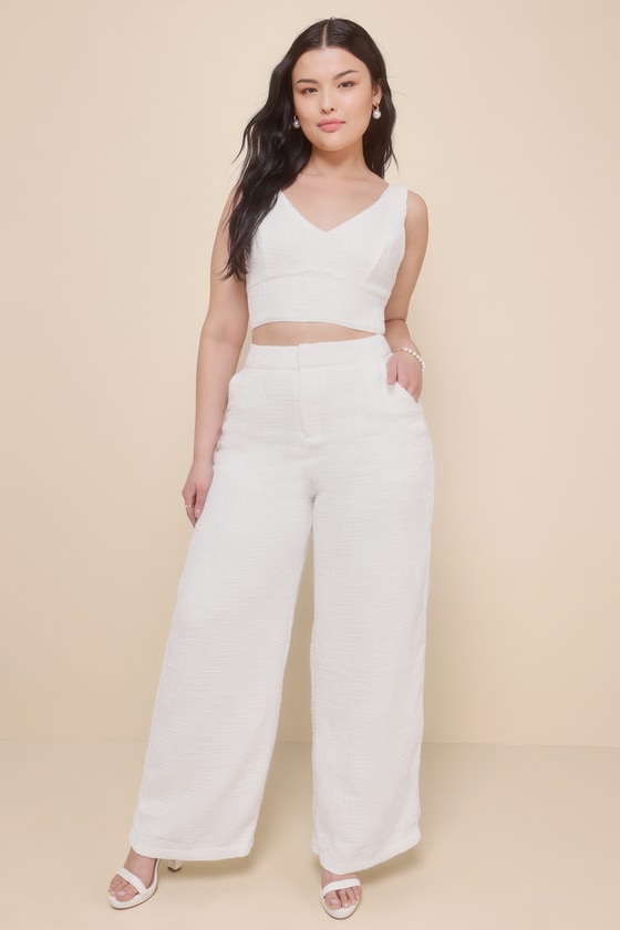 Chic and Sophisticated Ivory Tweed Cropped Tank Top