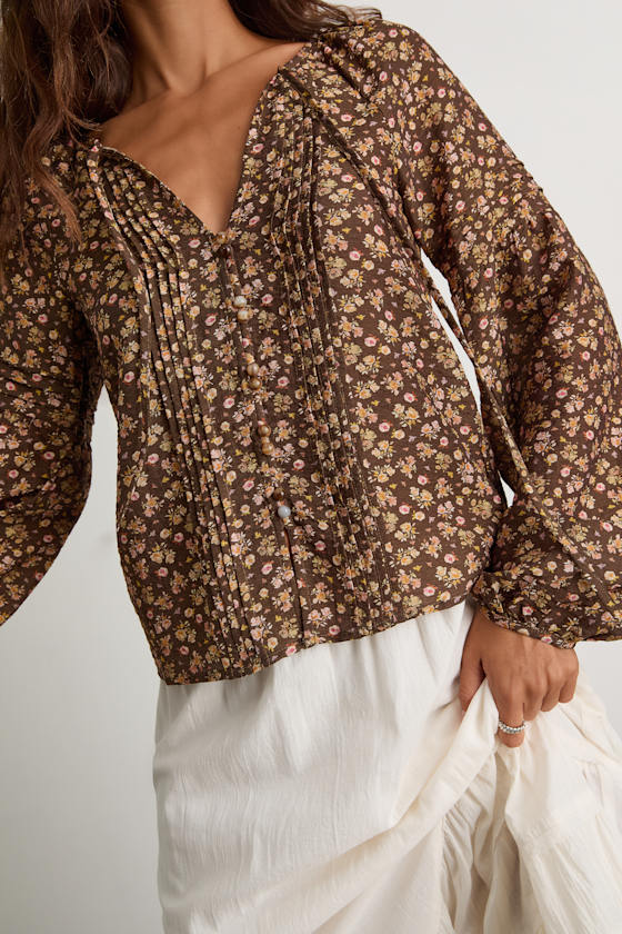 Noahlyn Brown Floral Pleated Long Sleeve Blouse