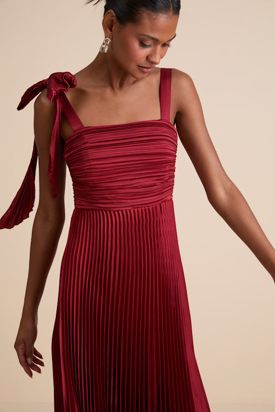 Gorgeous Purpose Red Satin Pleated Sleeveless Bow Maxi Dress