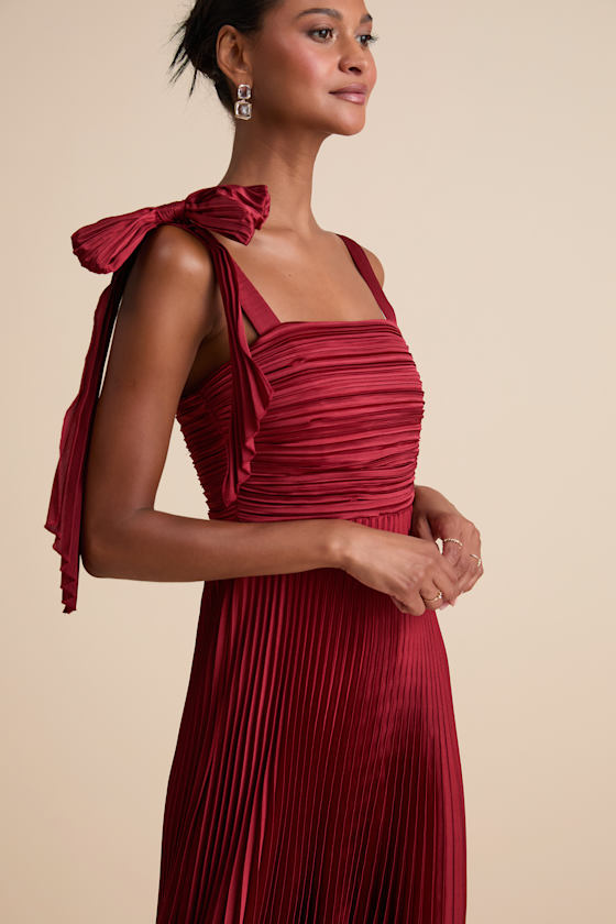 Gorgeous Purpose Red Satin Pleated Sleeveless Bow Maxi Dress