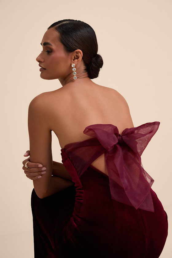 Mesmerizing Elegance Red Velvet Back Bow Maxi Dress