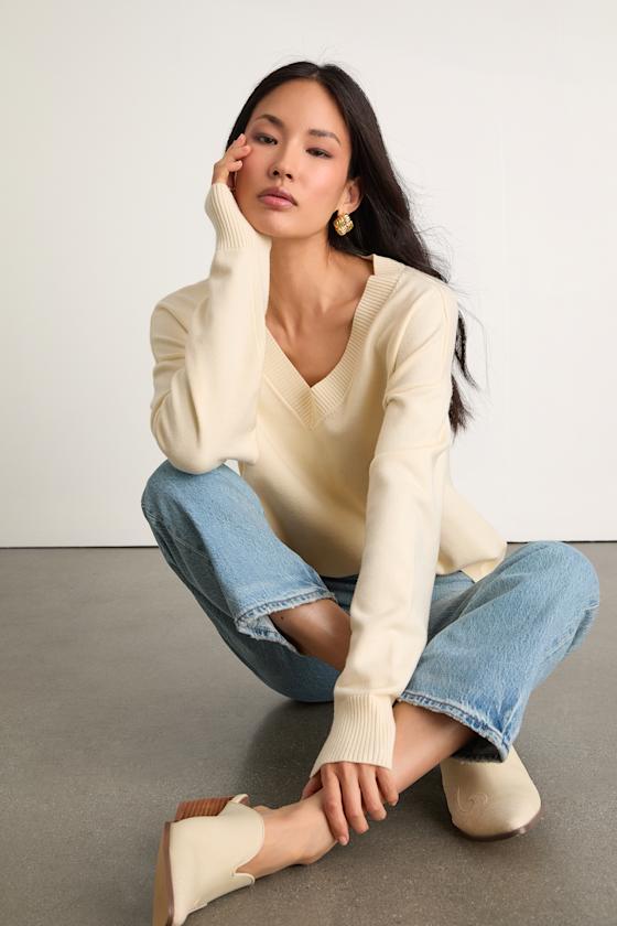 Quinee Cream V-Neckline Oversized Sweater