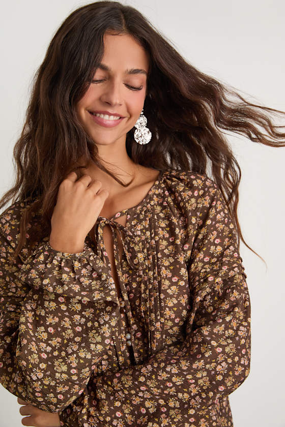 Noahlyn Brown Floral Pleated Long Sleeve Blouse