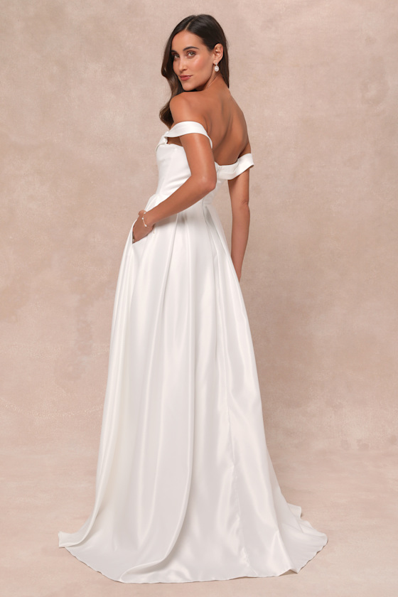 Extraordinary Vow White Off-the-Shoulder Maxi Dress with Pockets