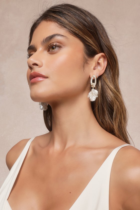 Aphrodite Vibes White Rhinestone Shell Drop Earrings