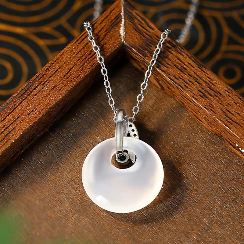 Renbeads Natural Chalcedony Bamboo Leaf Peace Buckle Wealth Necklace Pendant