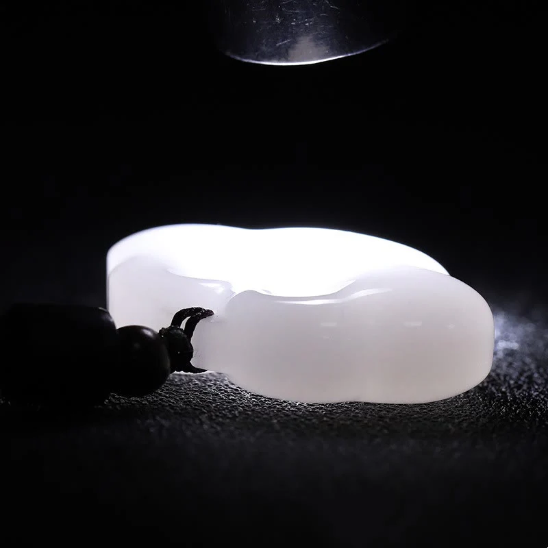 Renbeads Tianshan Jade Golden Silk Jade Chinese Lock Charm Abundance Necklace Pendant