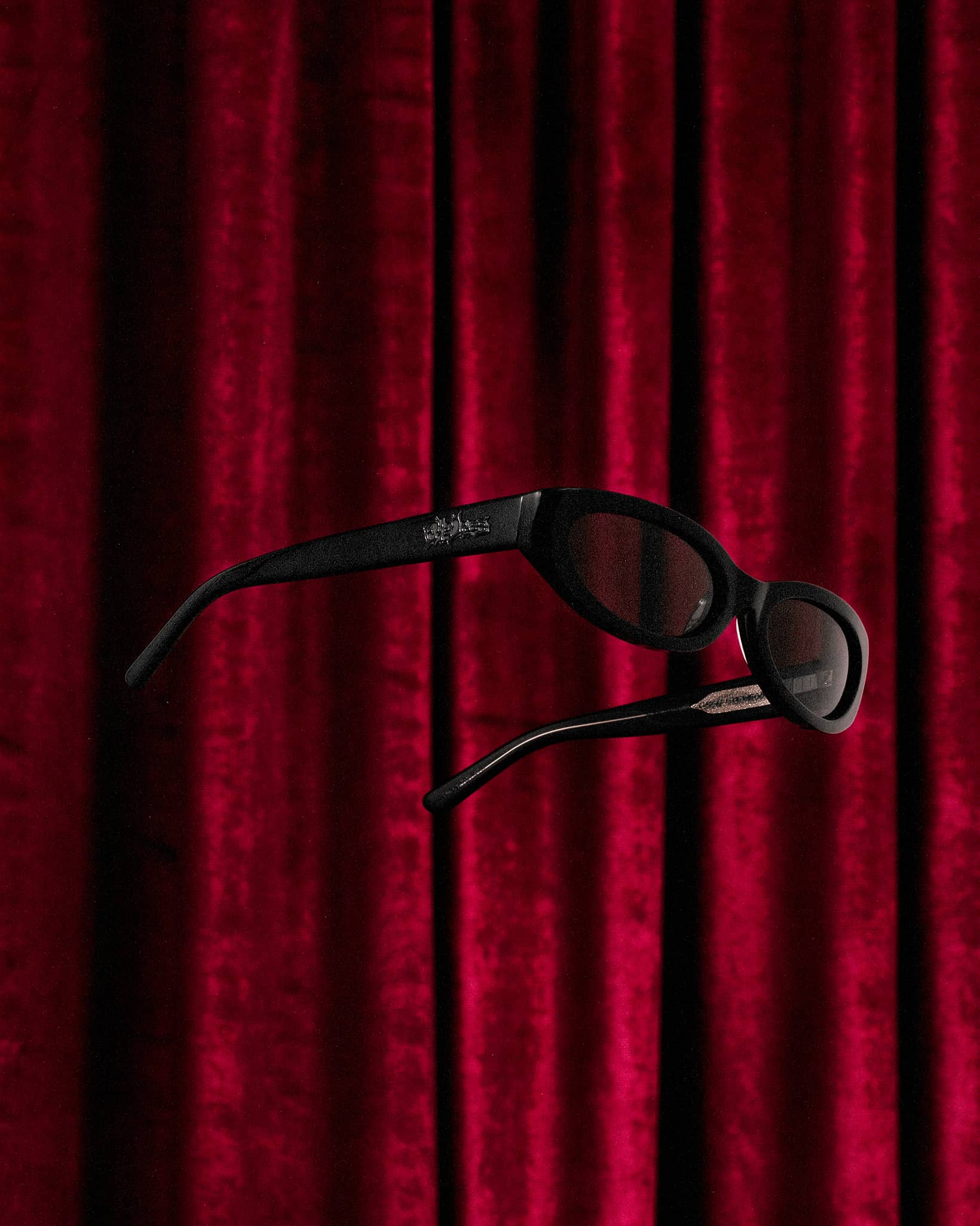 The Eyedress Oval - Black Bio