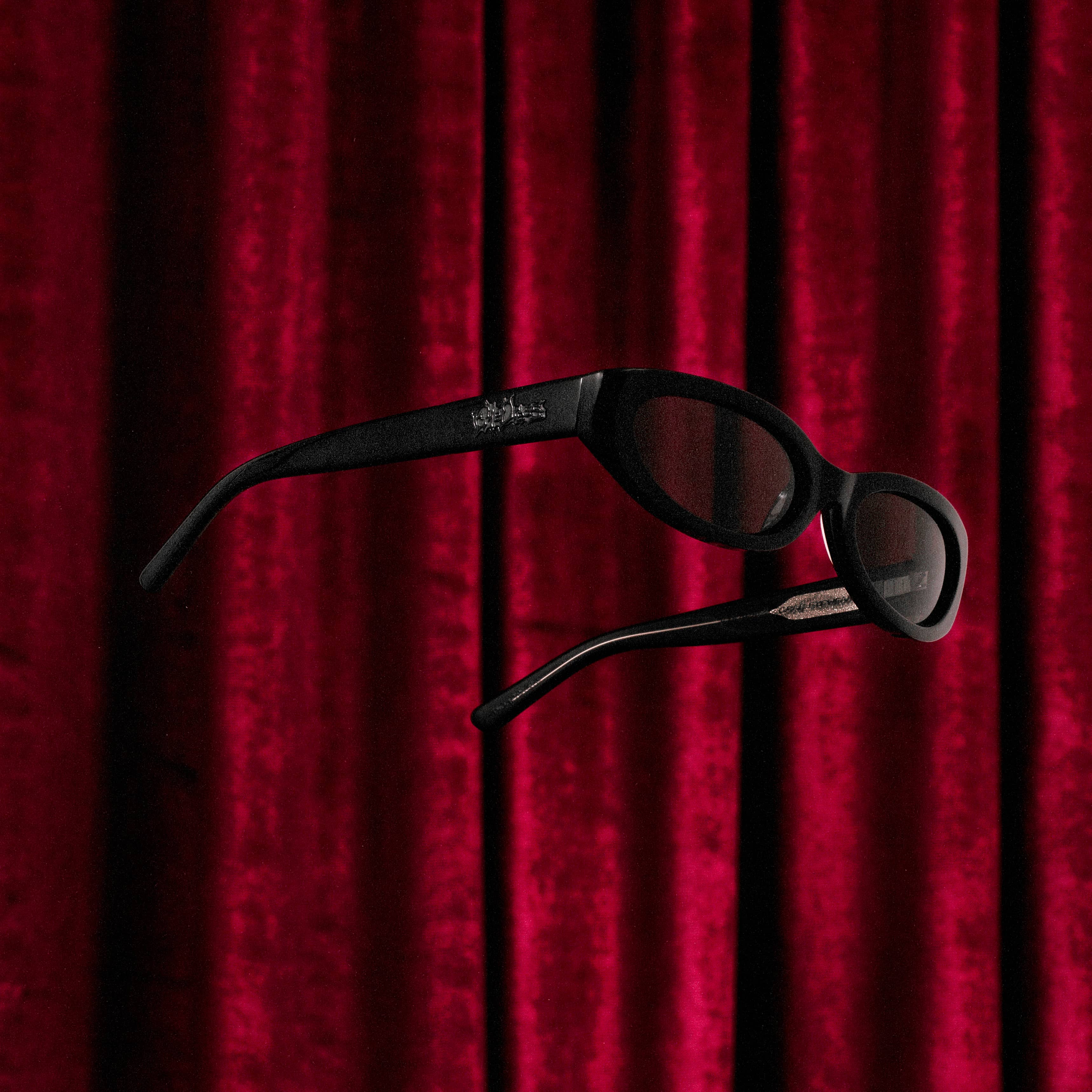 The Eyedress Oval - Black Bio