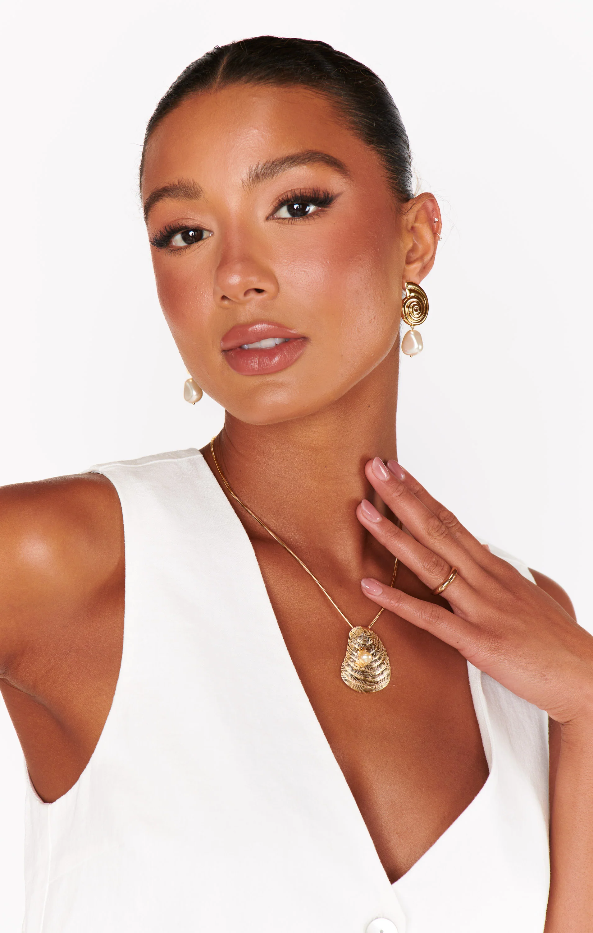 Faithy Jewels Sarah Shell Pearl Earrings