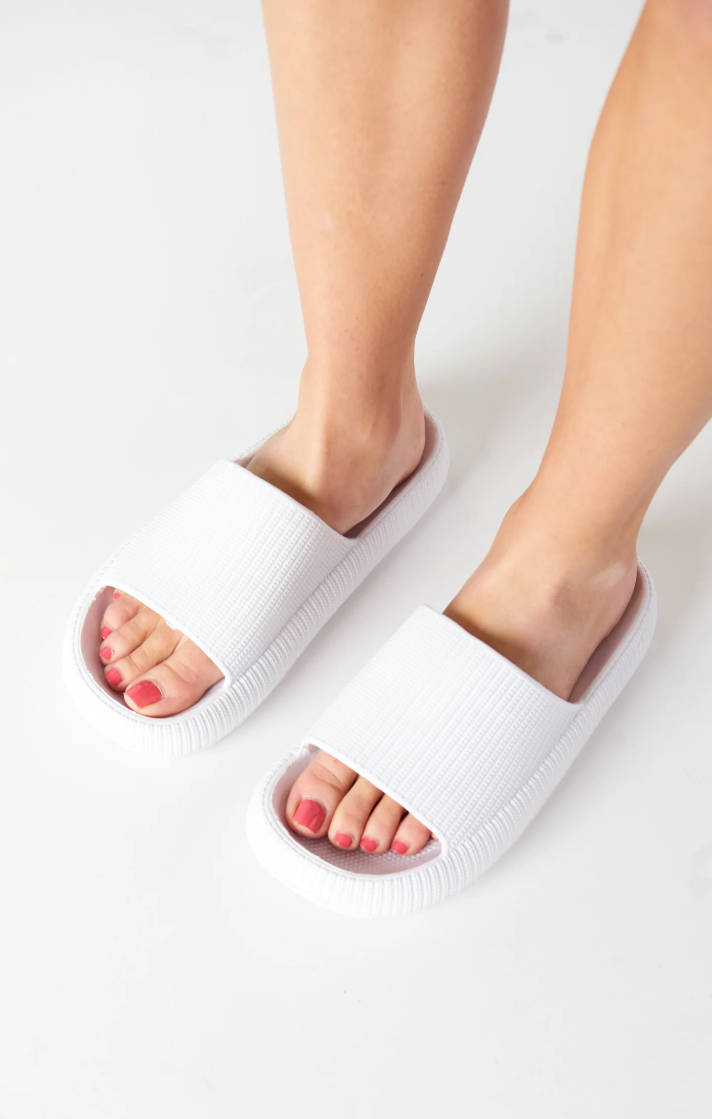 Matisse Kona Slide Sandal ~ White