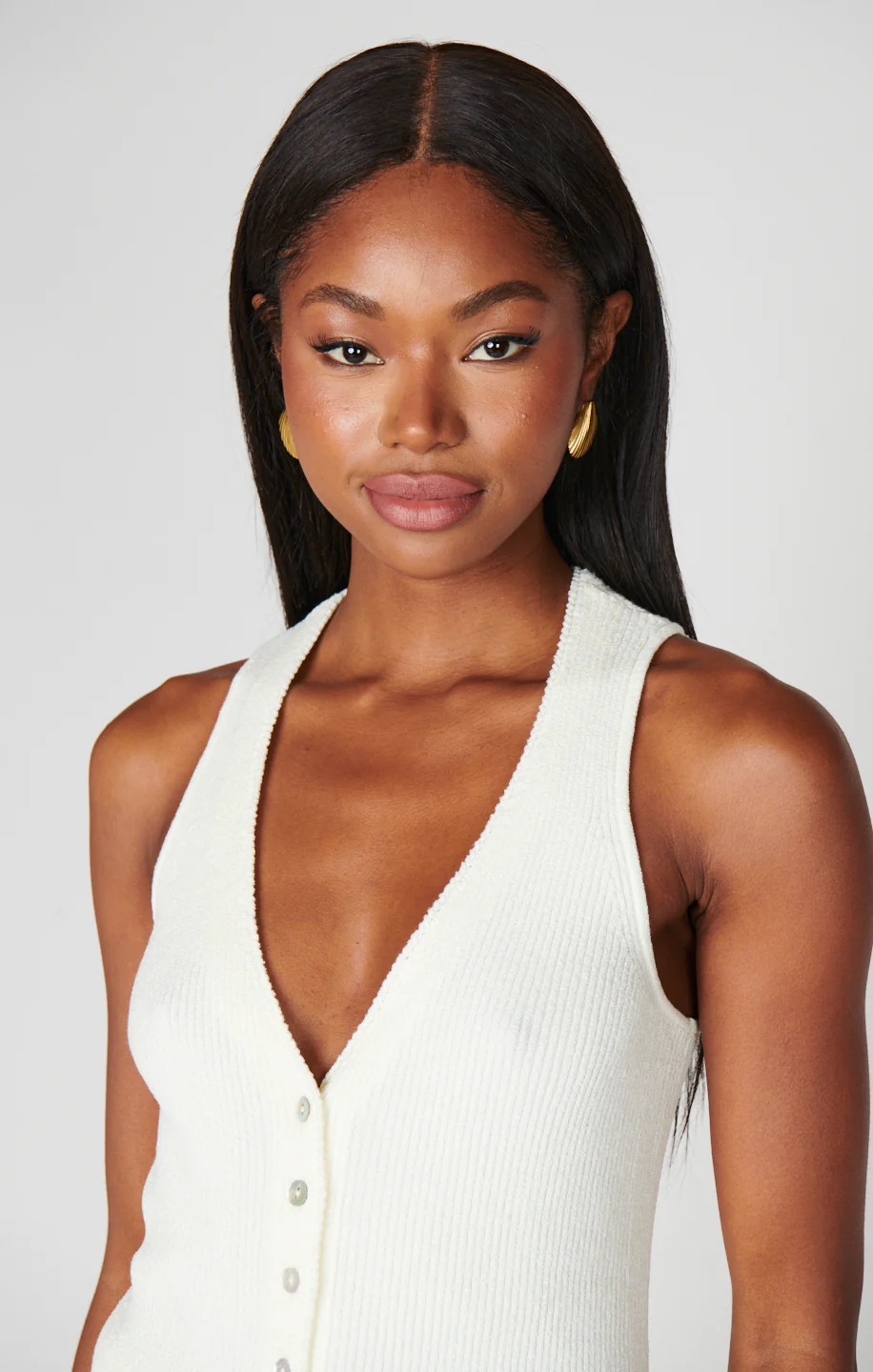 Petit Moments Shell Stud Earrings ~ Gold