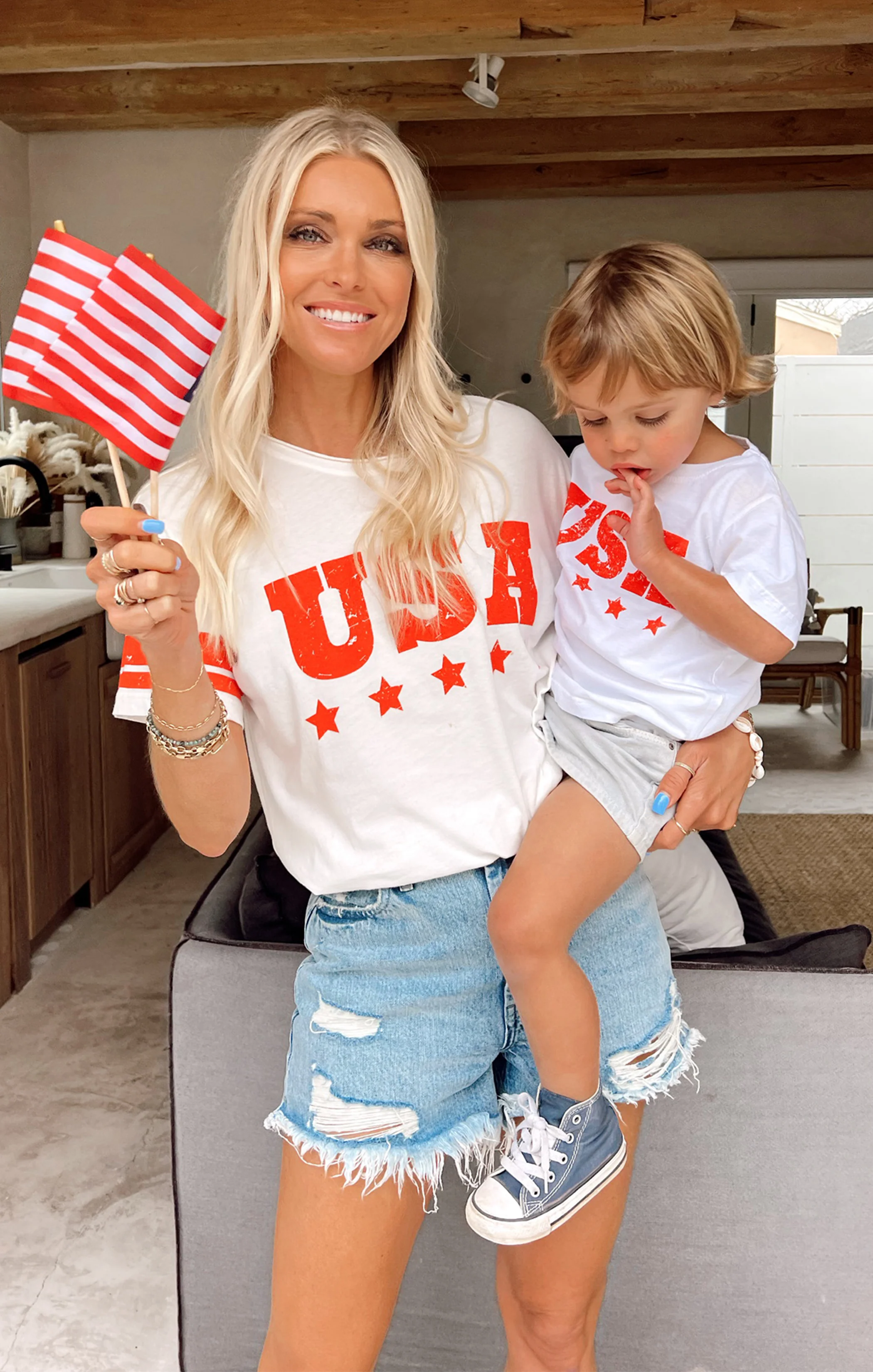 Wolfie Tee ~ USA Graphic