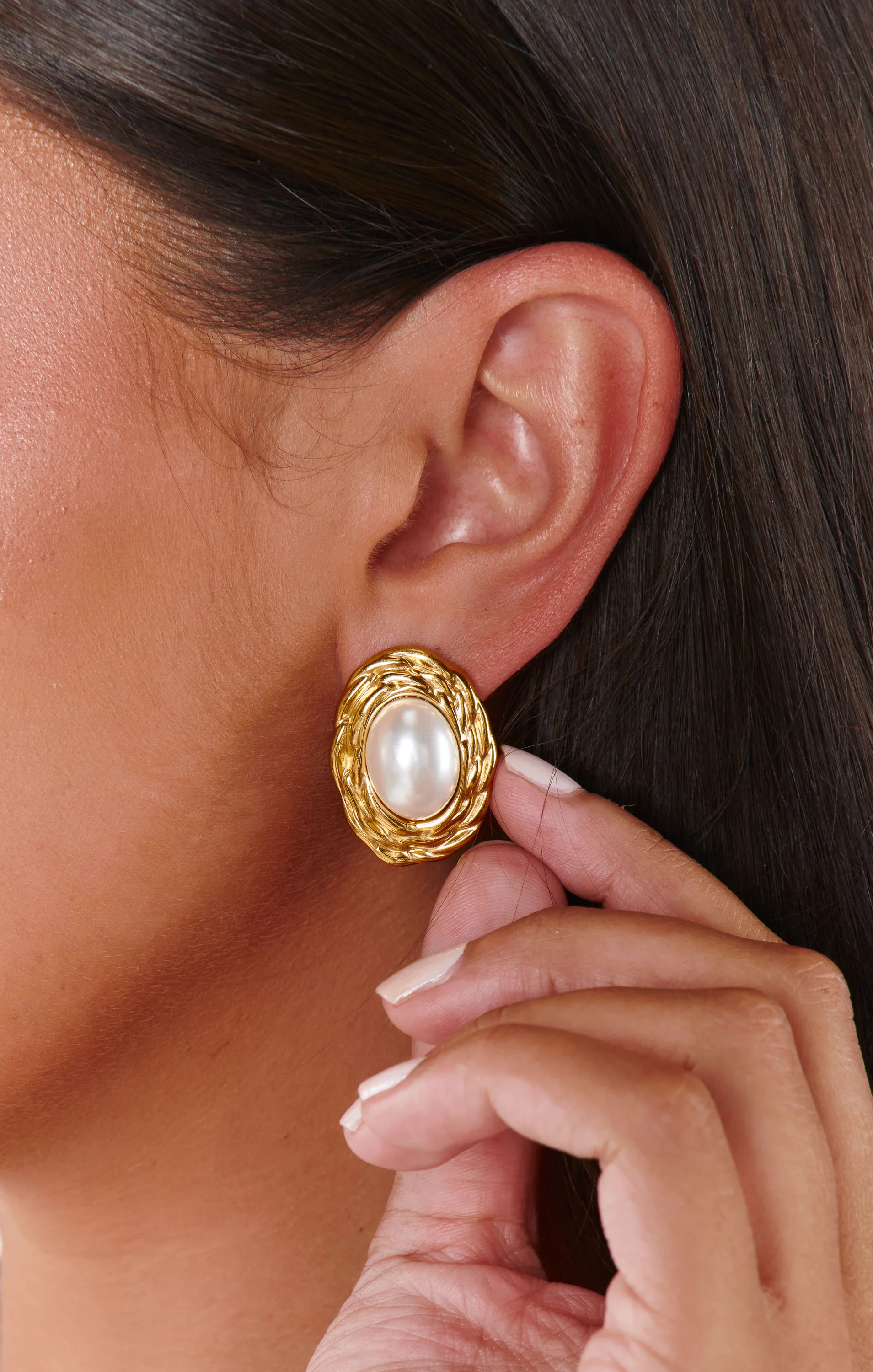 Petit Moments Oval Pearl Stud Earrings ~ Gold