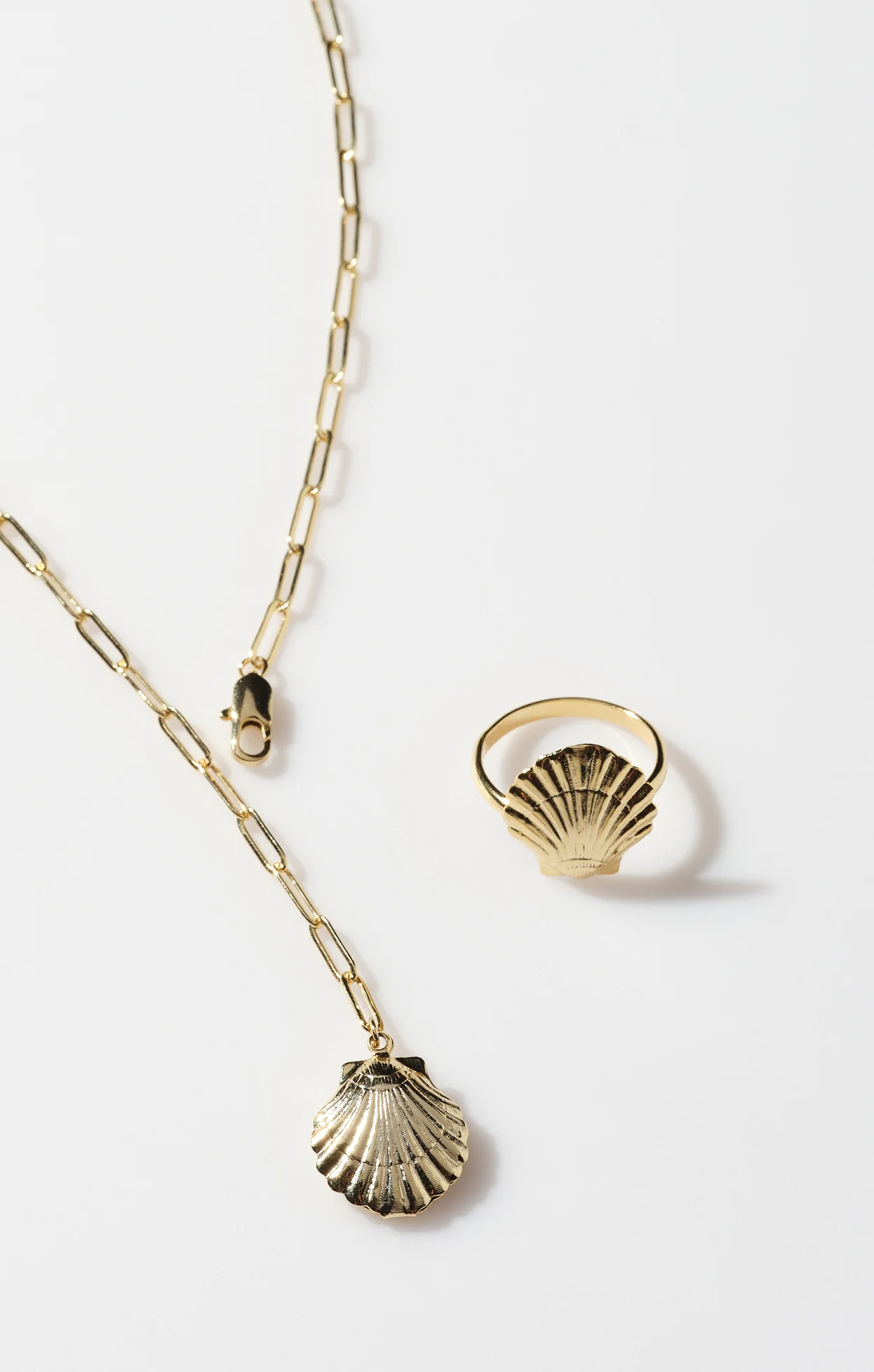 Faithy Jewels Sophie Shell Necklace ~ Gold