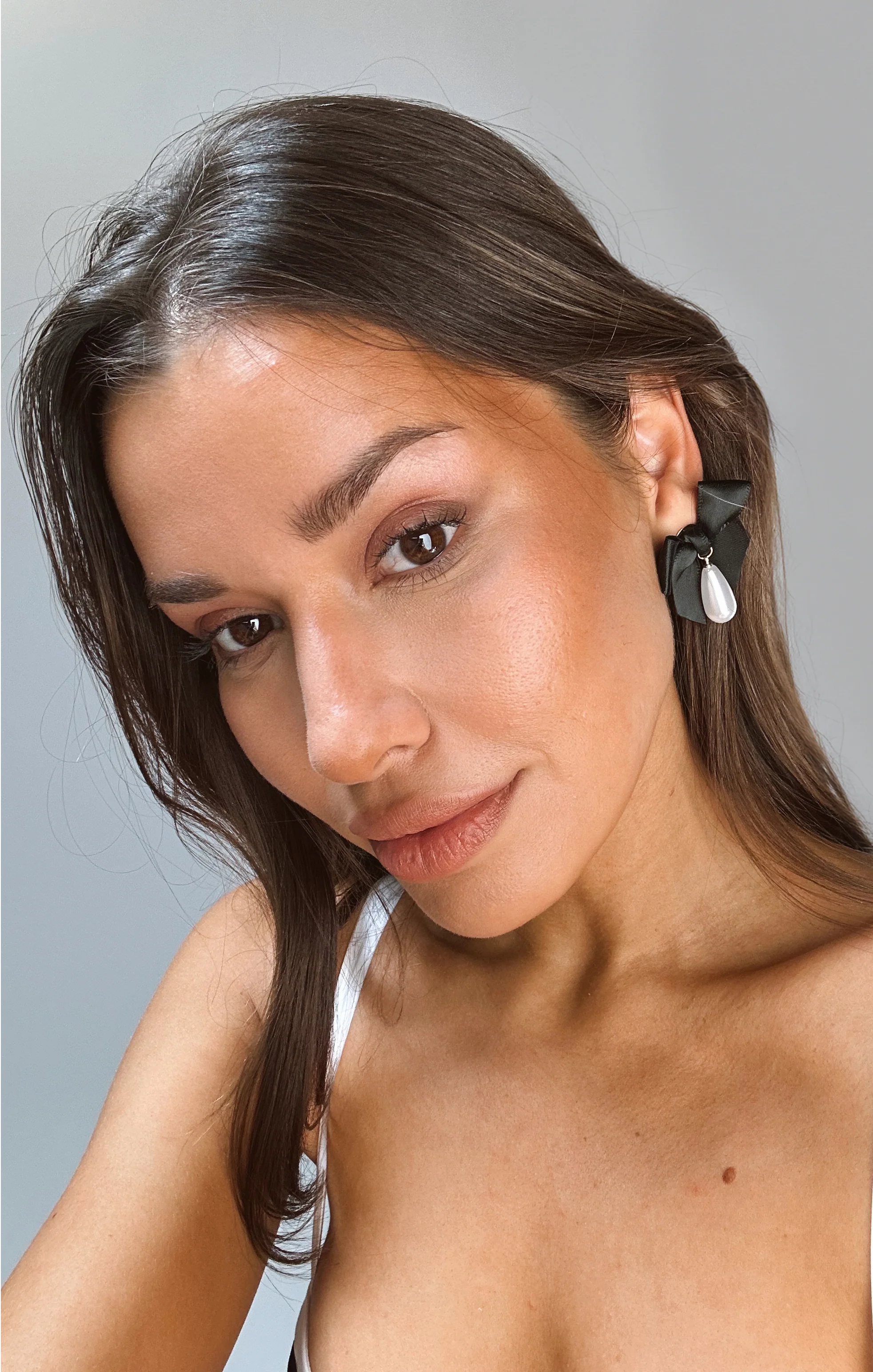 Petit Moments Bow Drop Pearl Earrings ~ Black