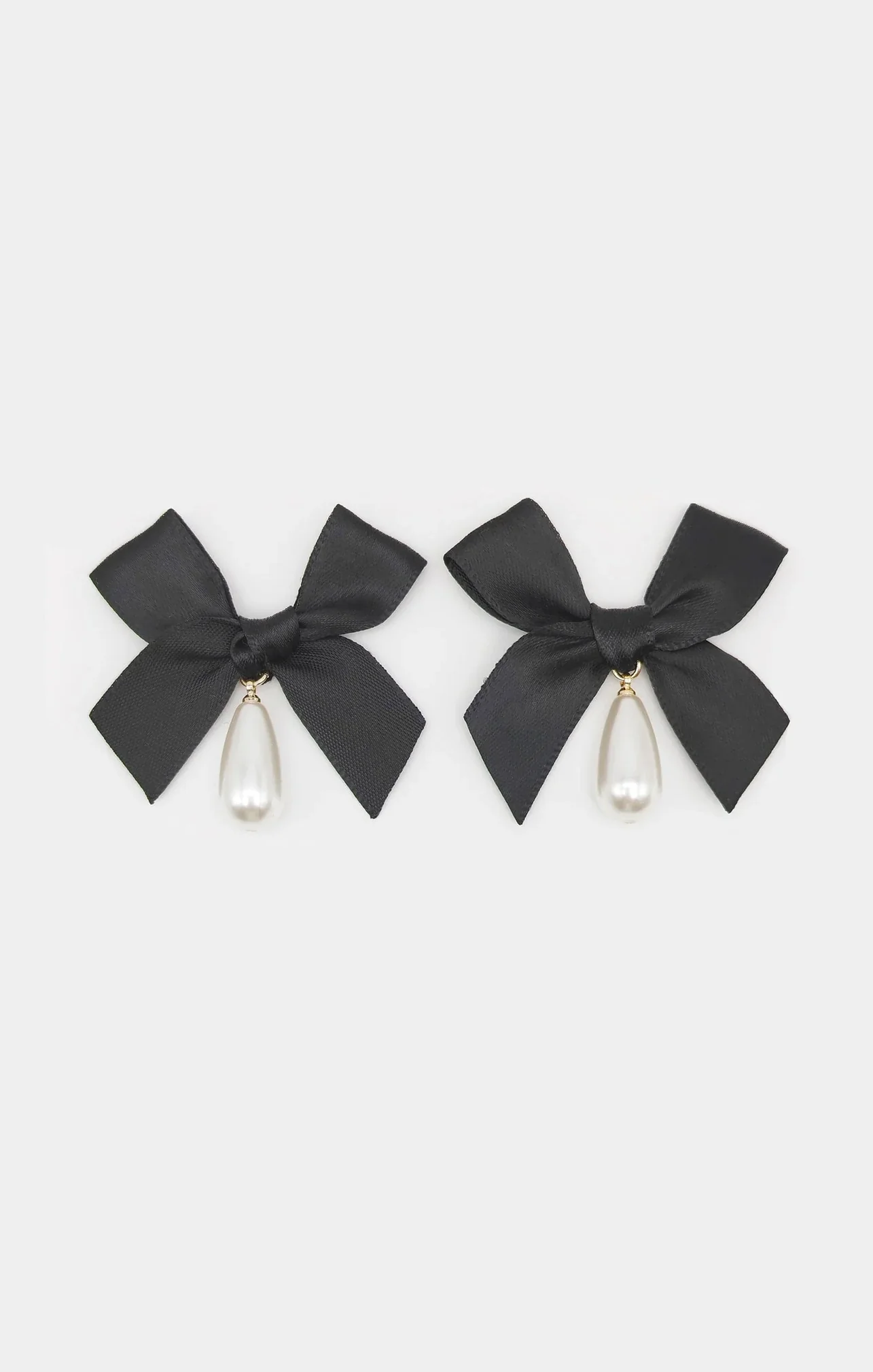 Petit Moments Bow Drop Pearl Earrings ~ Black