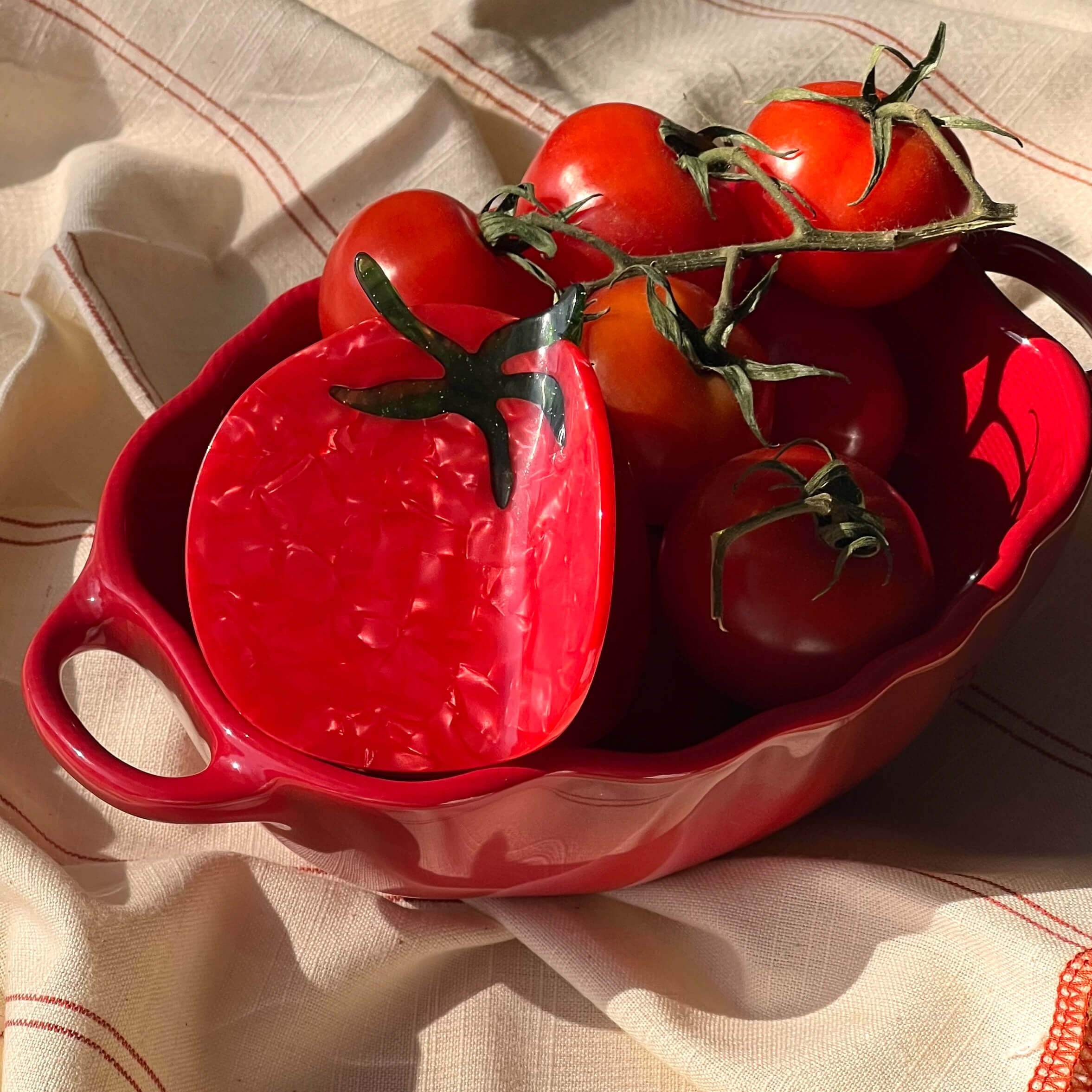 Midi Tomato Hair Claw Clip