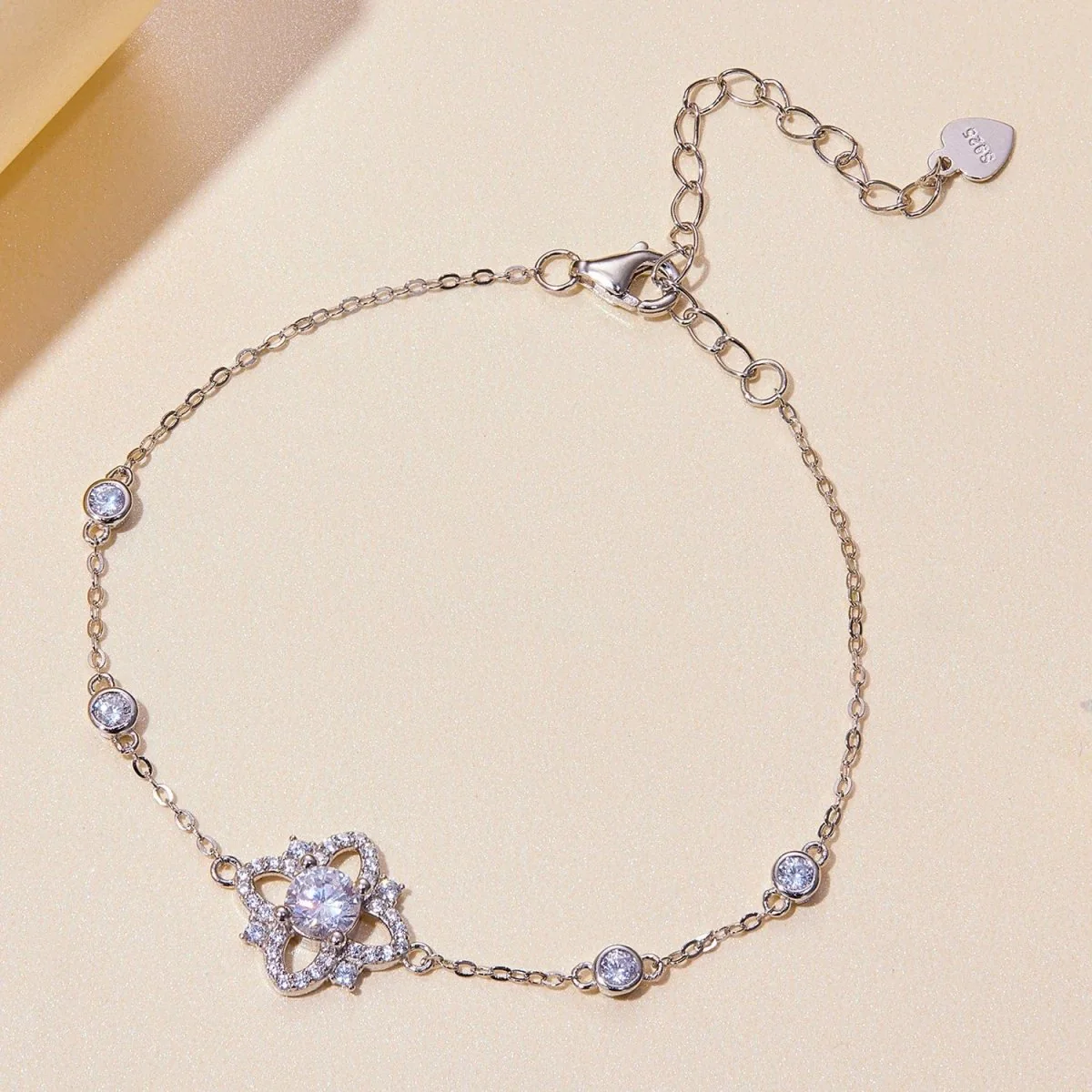 Pangama Moissanite Flower Bracelet