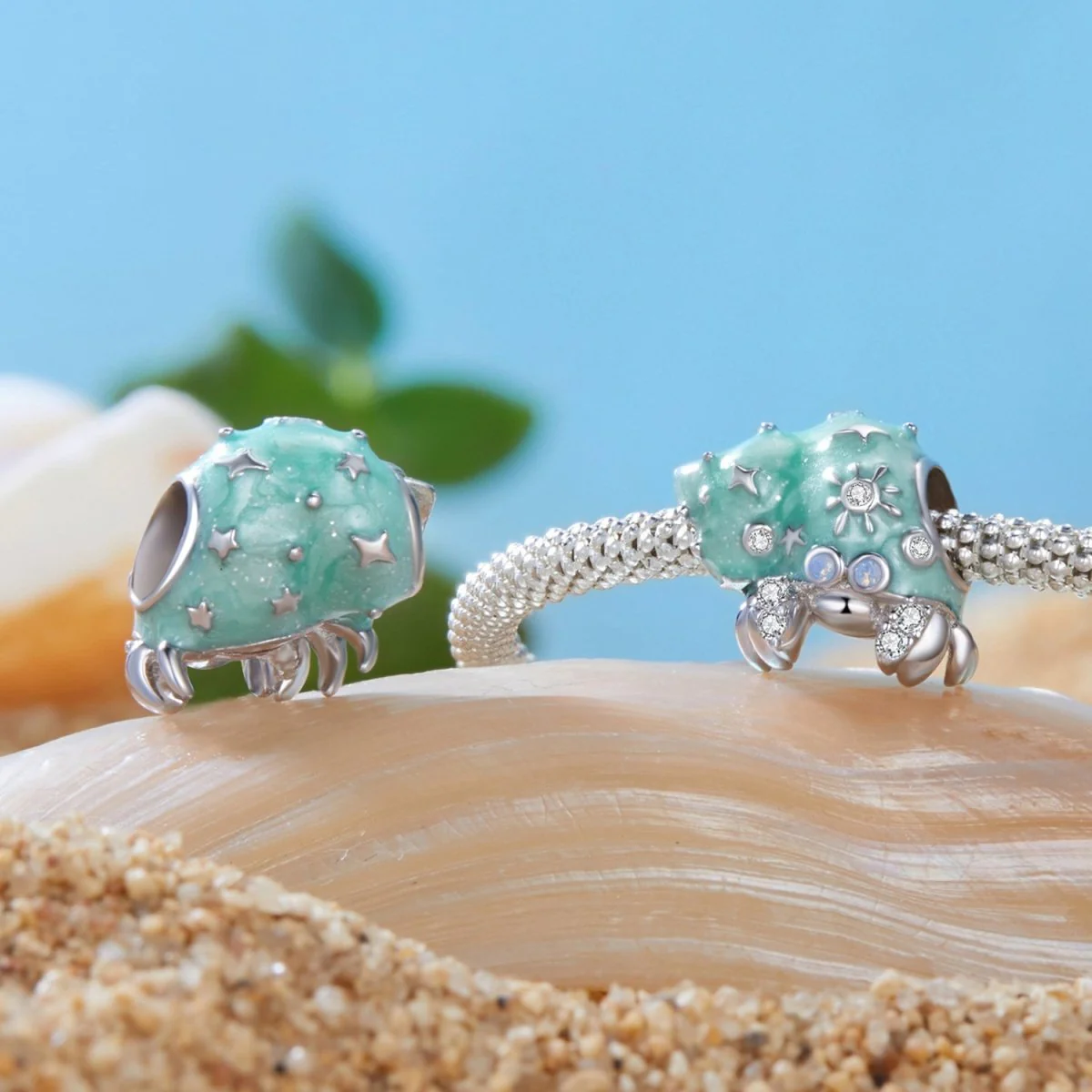 Starry Crab with Green Charm