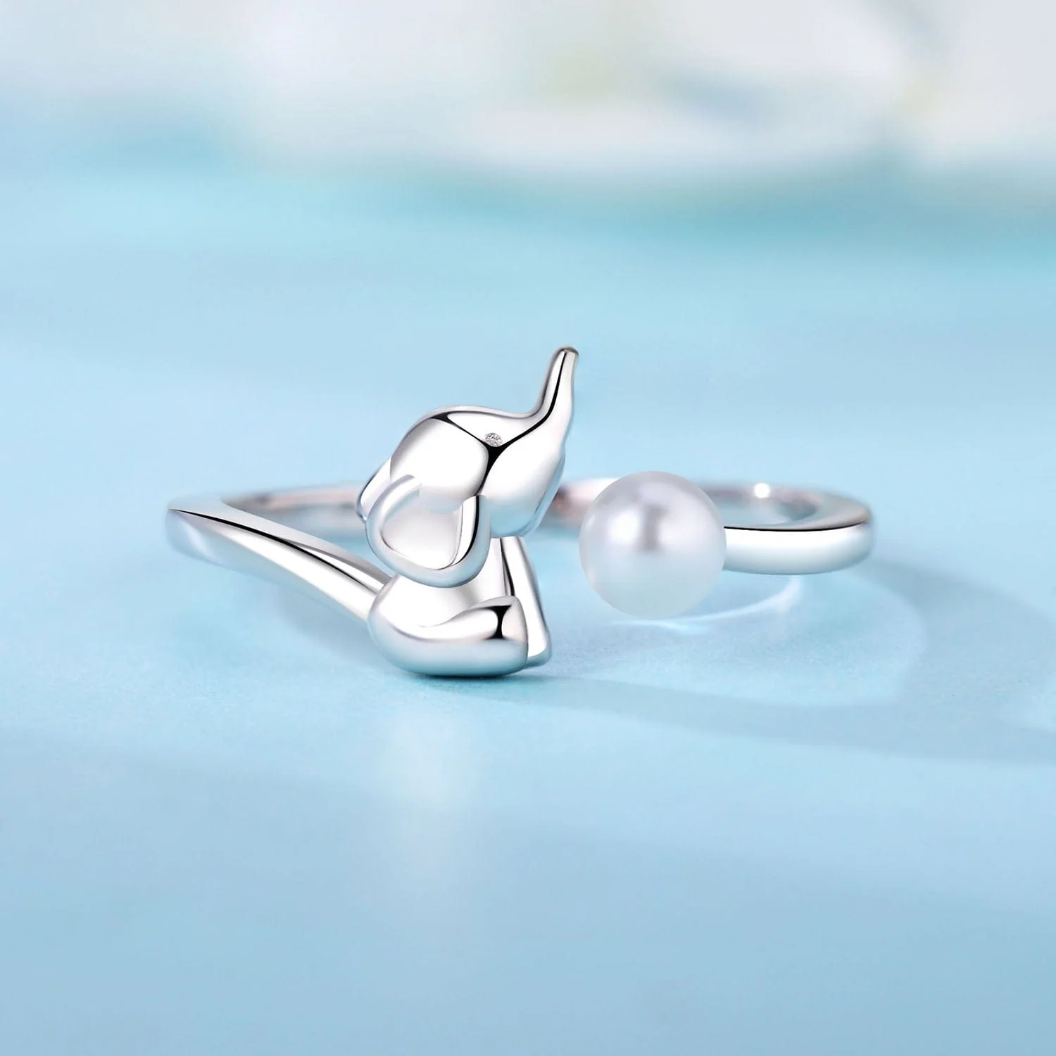 Pearl Bow Ring with Delicate Knot Design