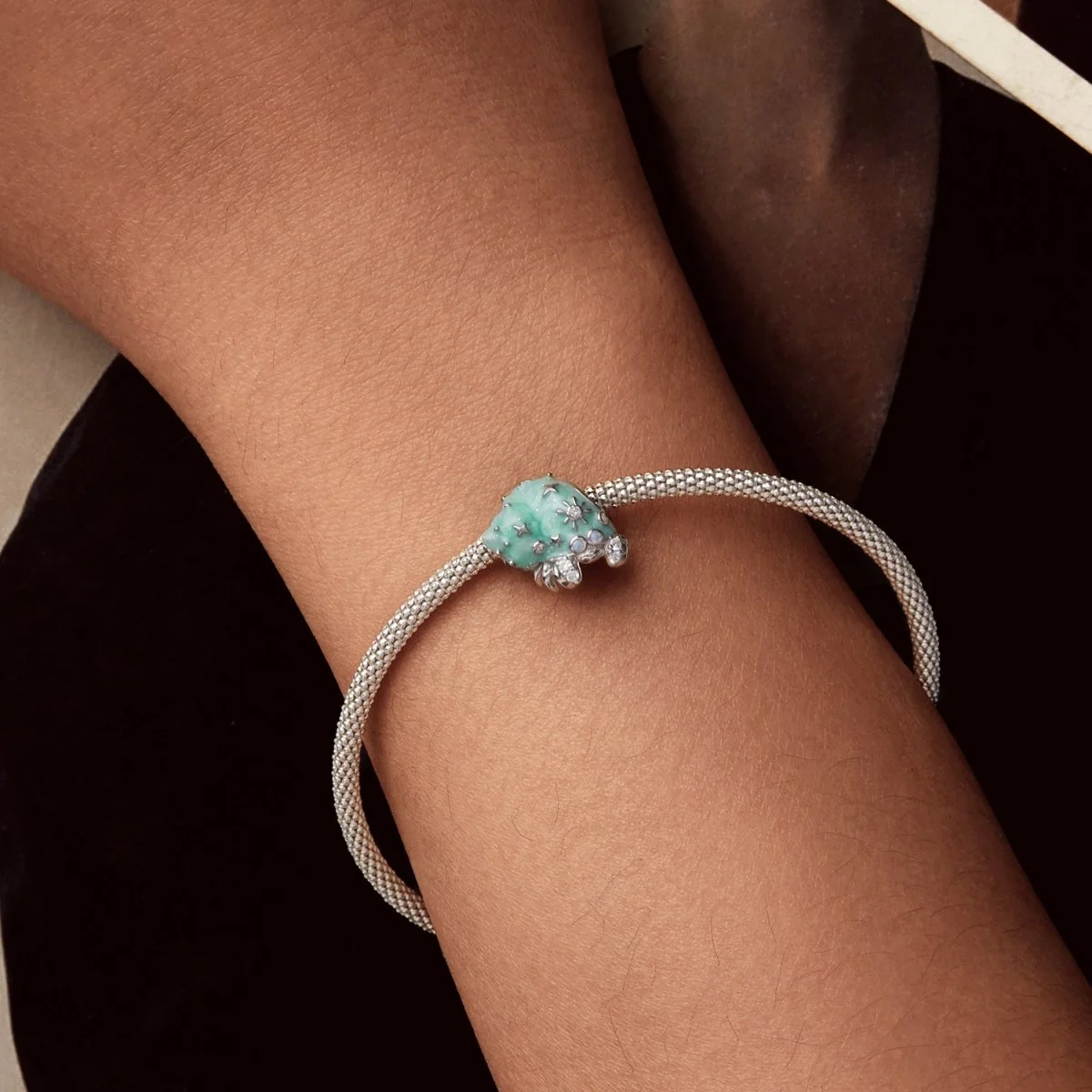 Starry Crab with Green Charm