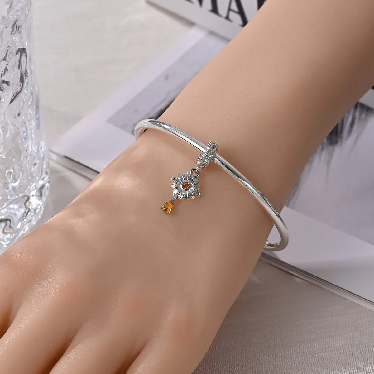 Daisy Bloom Dangle Charm