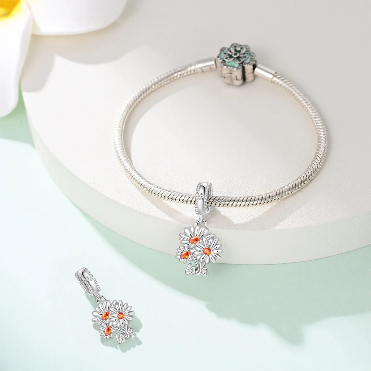 Daisy Love Bouquet Dangle Charm