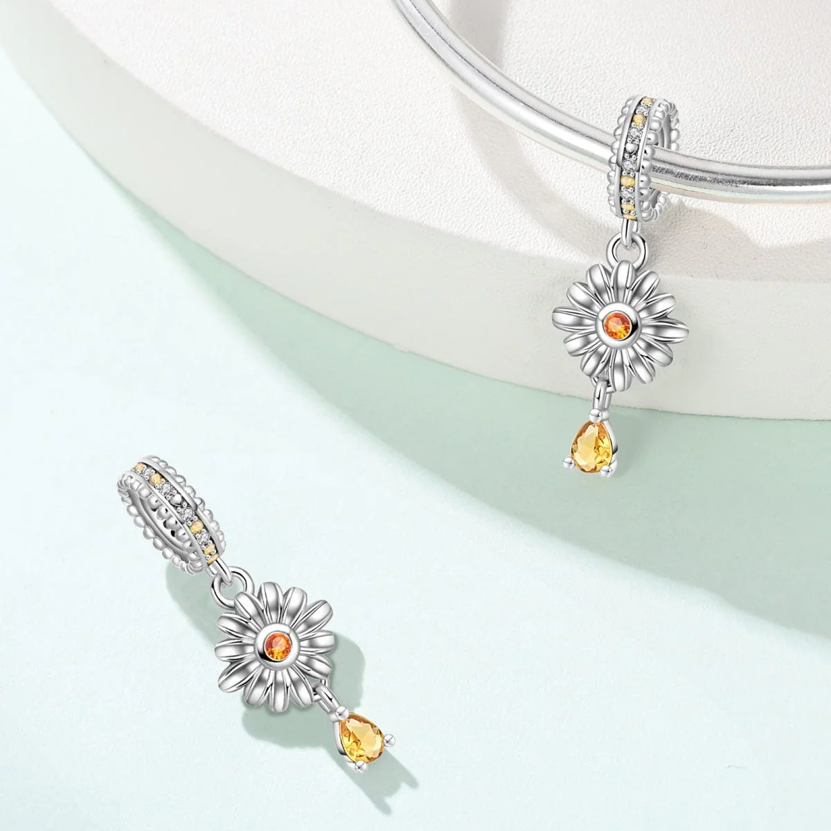 Daisy Bloom Dangle Charm