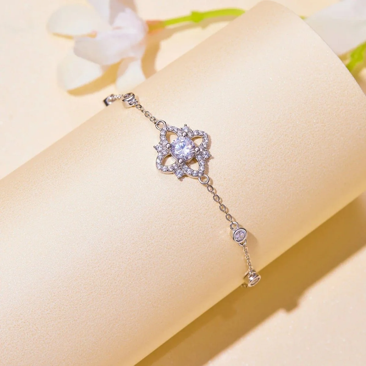 Pangama Moissanite Flower Bracelet