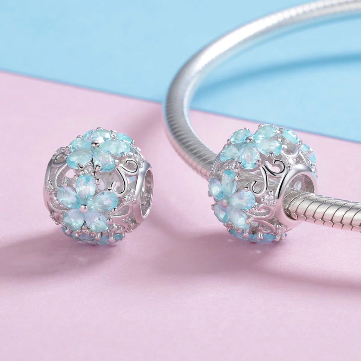 Sparkling Herbarium Cluster Round Charm