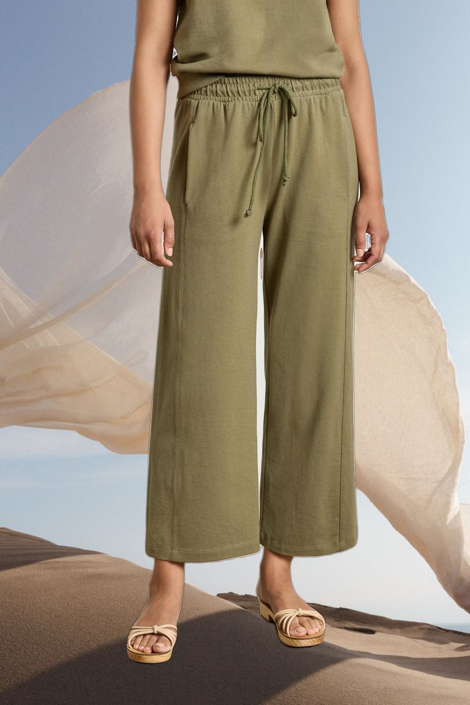 Seamed Wide Leg Pant