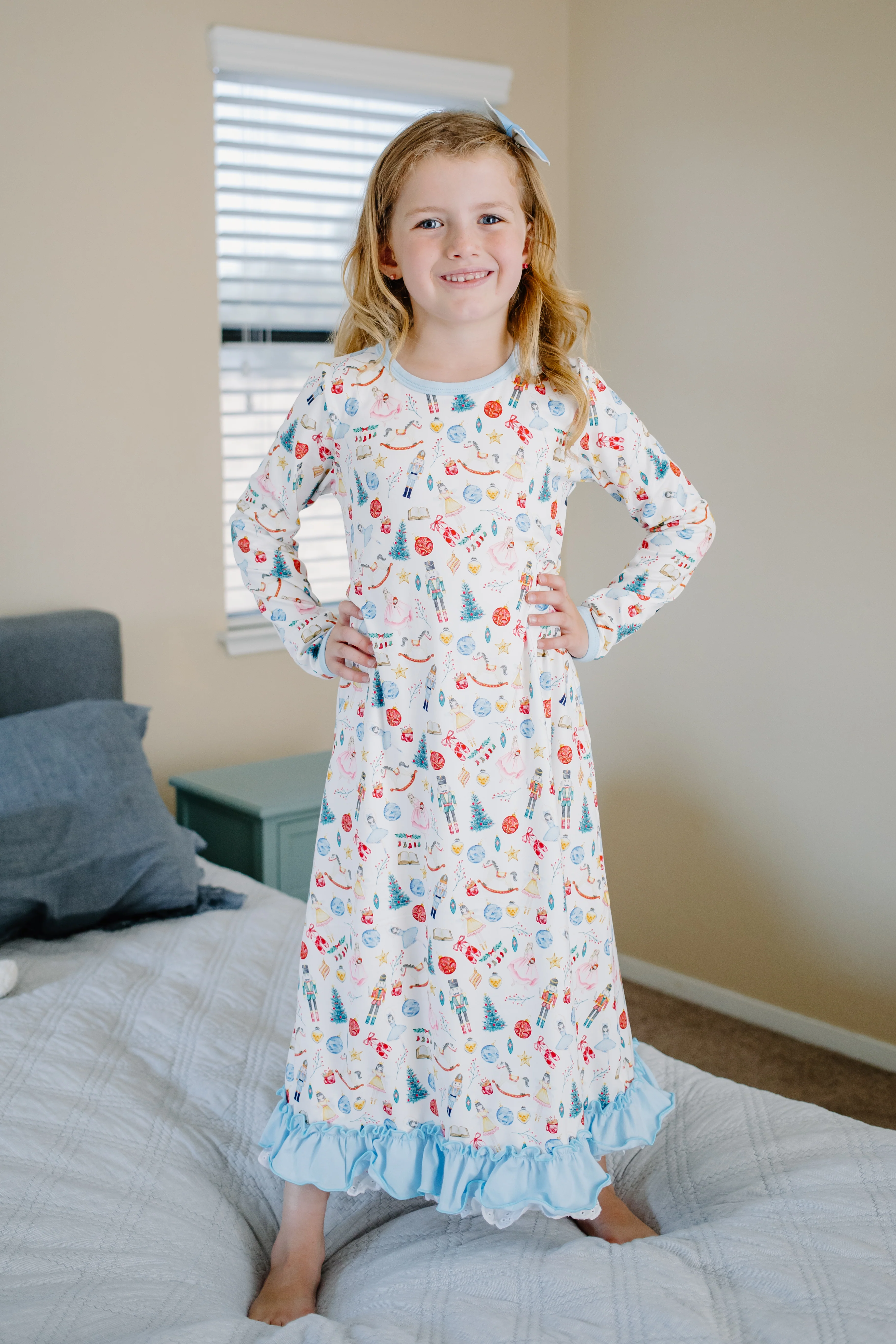 CHRISTMAS BALLERINA LACE NIGHTGOWN