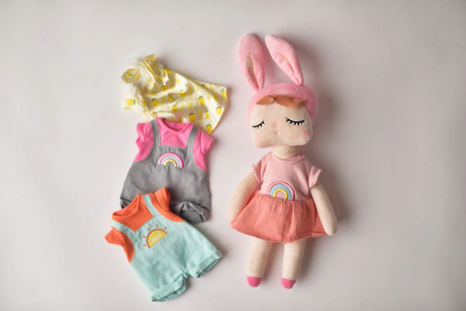 SOFT CUDDLING BUNNY WITH 4 PIECES OF CLOTHING