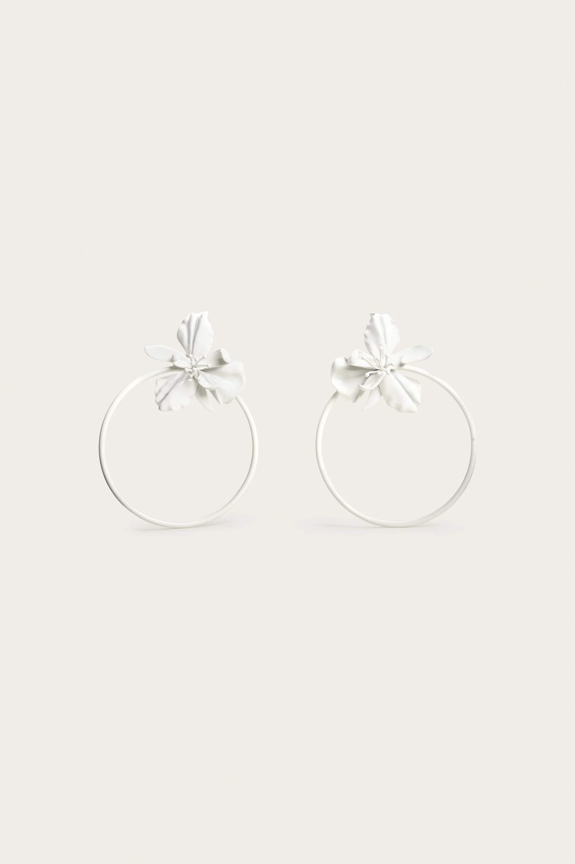 CAMILLE EARRING - WHITE