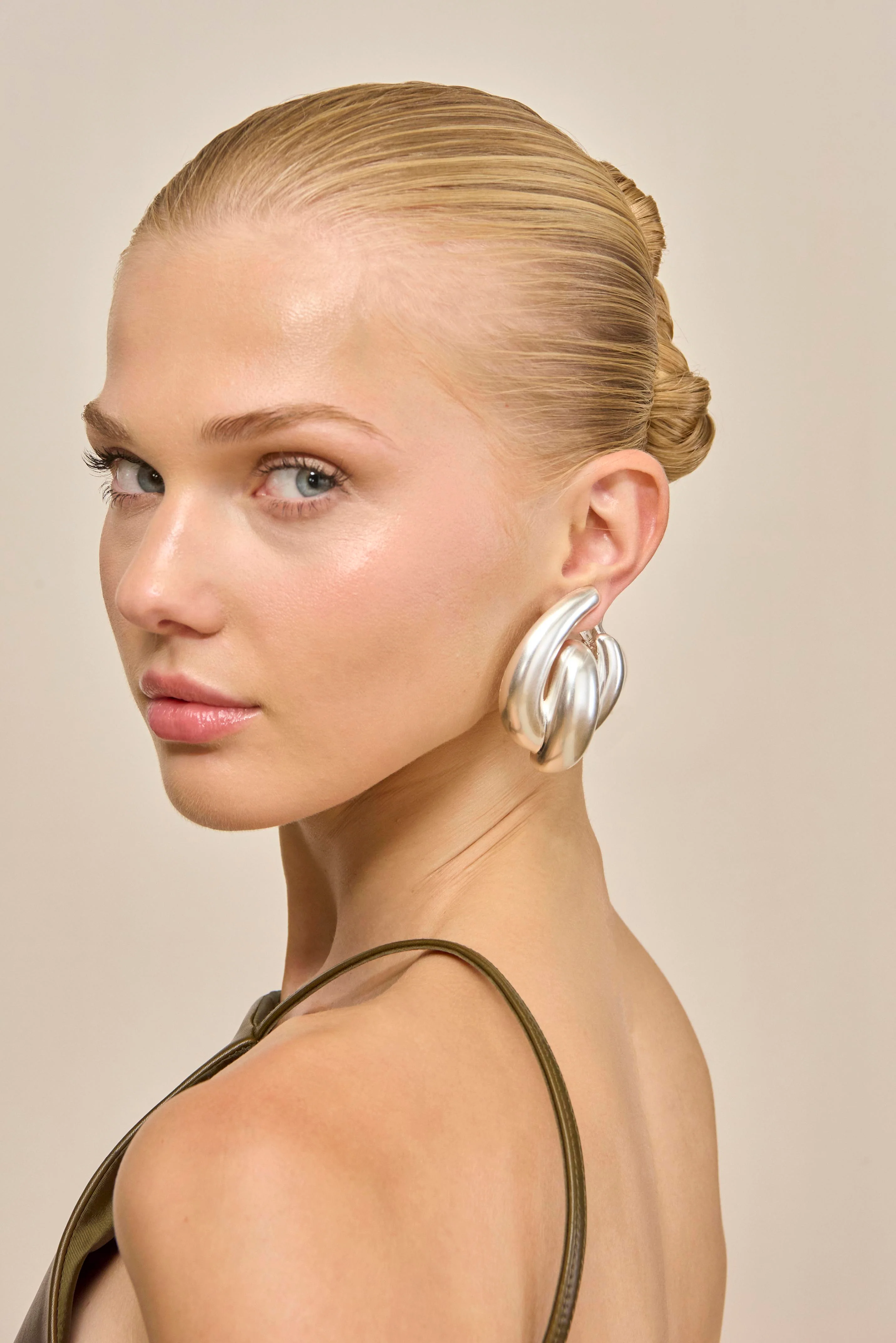 AUDRINA EARRING - ANTIQUE SILVER