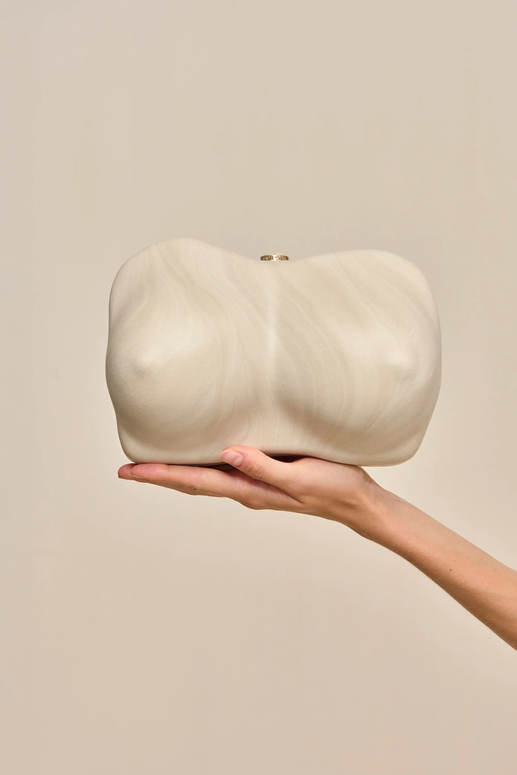 REINA CLUTCH - TRAVERTINE