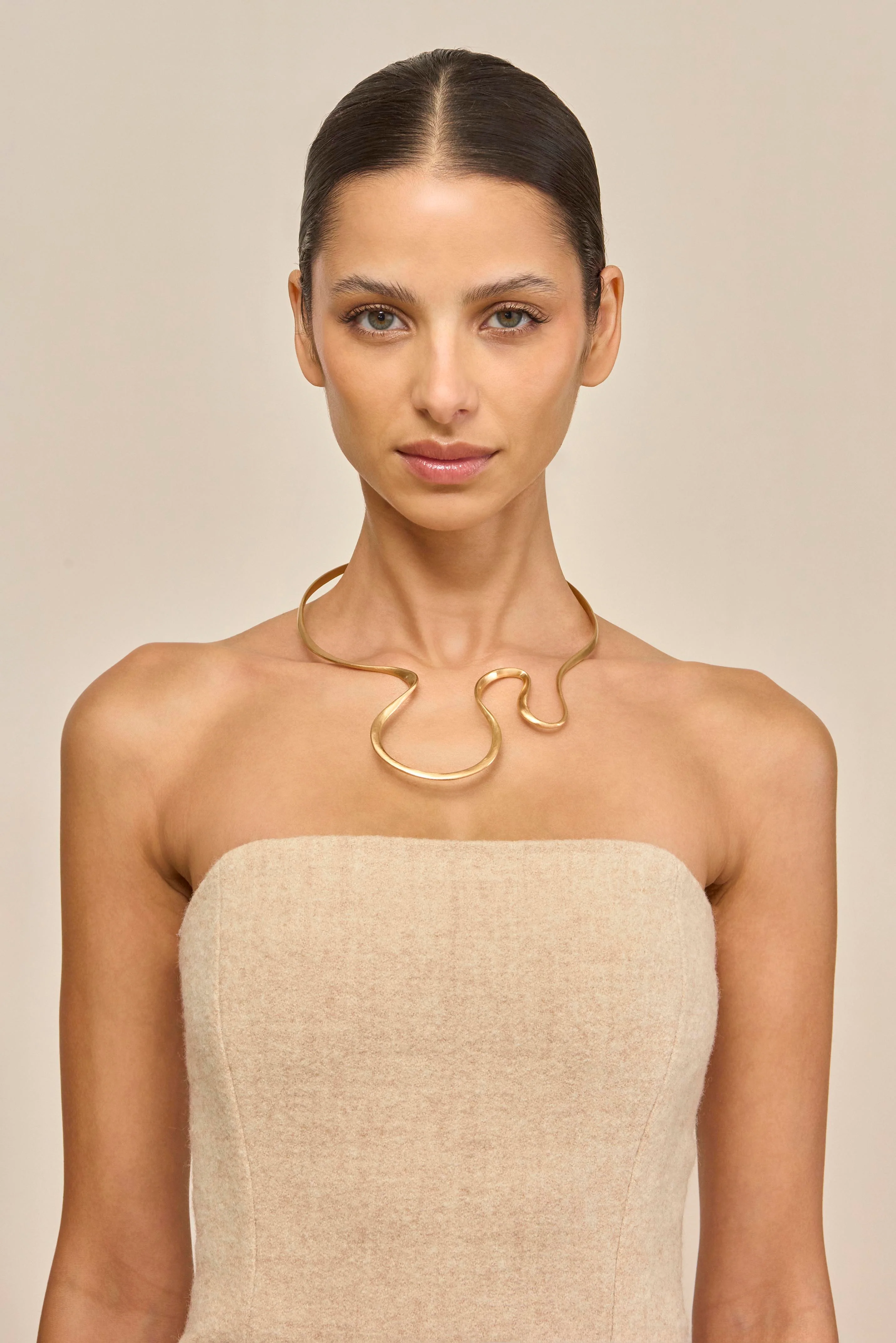 SUNI CHOKER - BRUSHED BRASS
