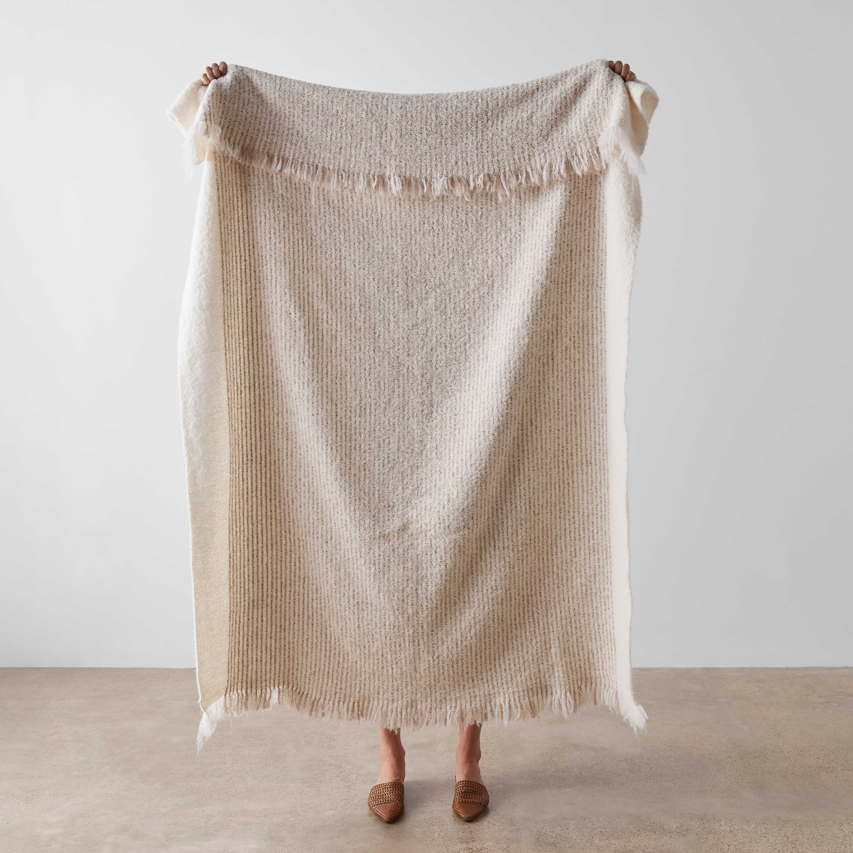 Pradera Boucle Throw