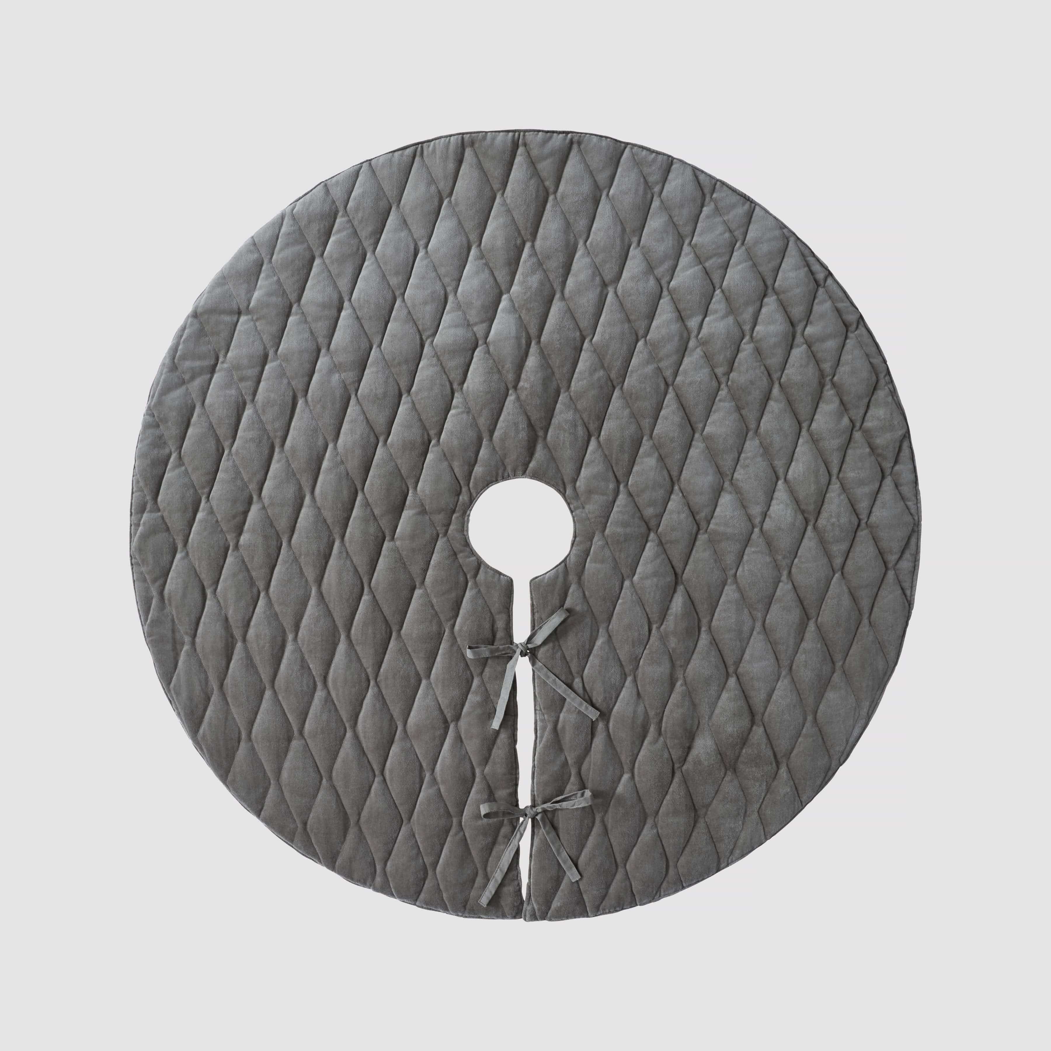 Naveta Velvet Tree Skirt