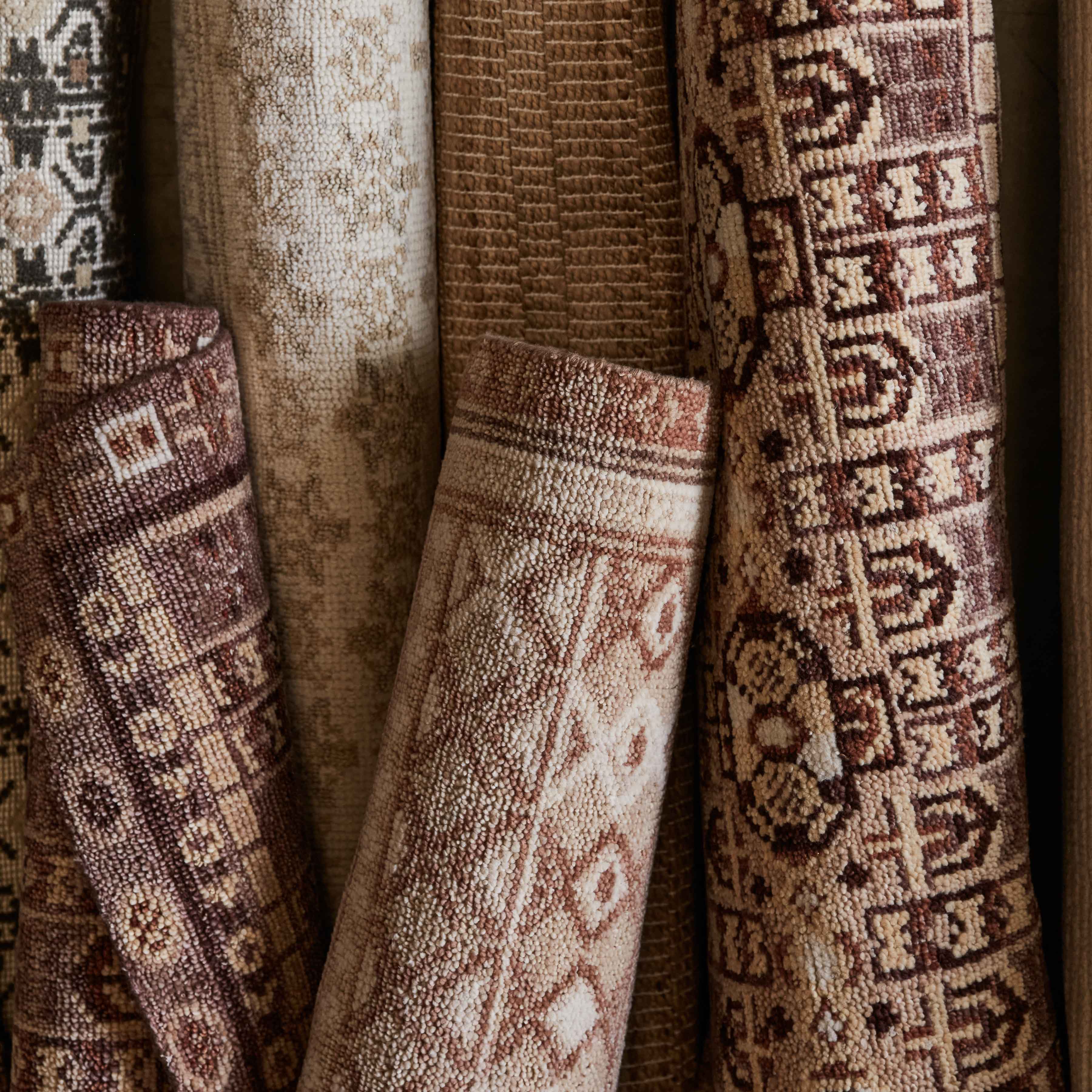 Ekaja Hand-Knotted Accent Rug