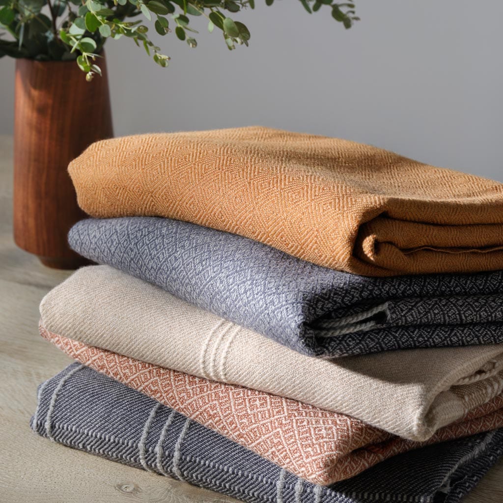 La Calle Alpaca Throw