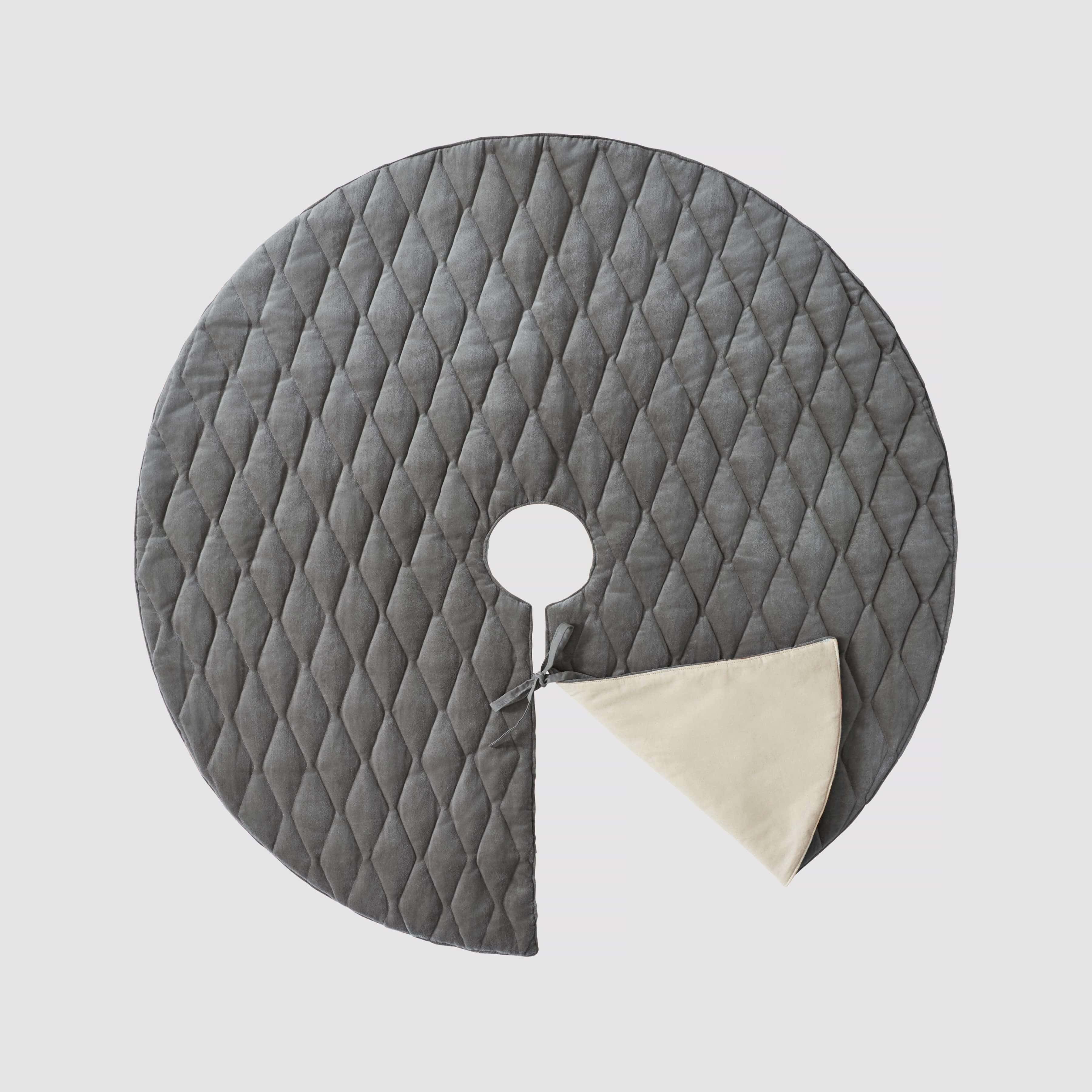 Naveta Velvet Tree Skirt