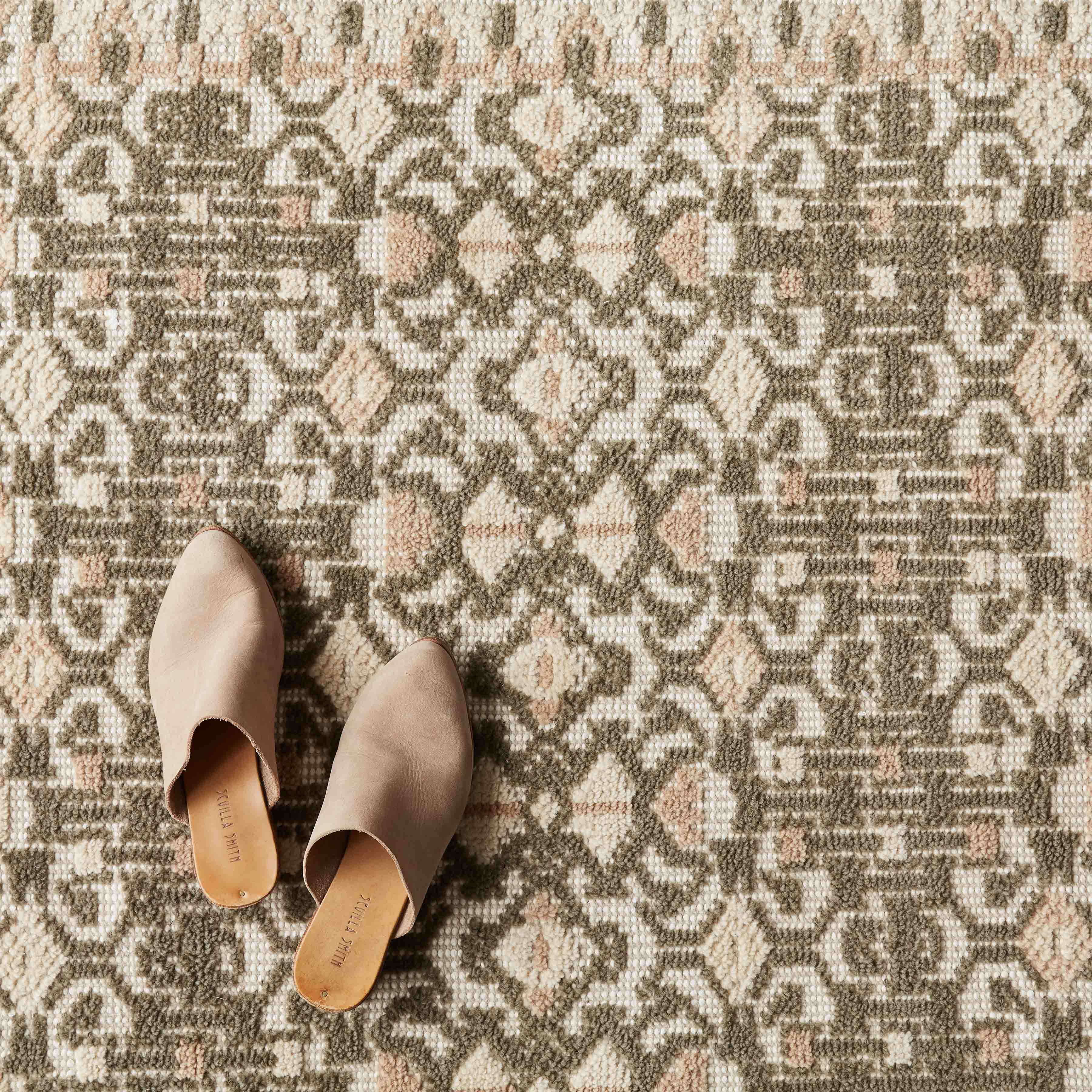Hanita Hand-Knotted Accent Rug