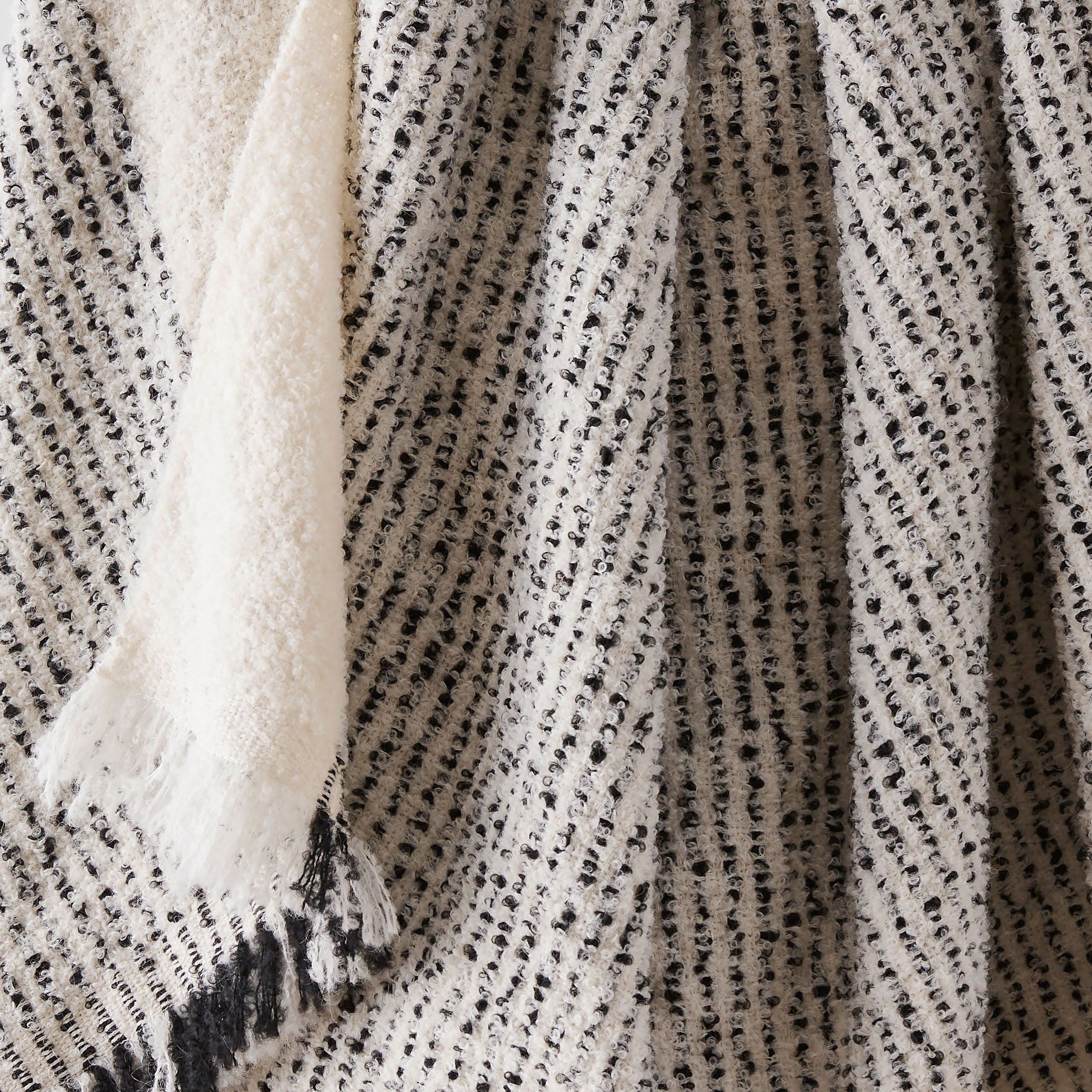 Pradera Boucle Throw