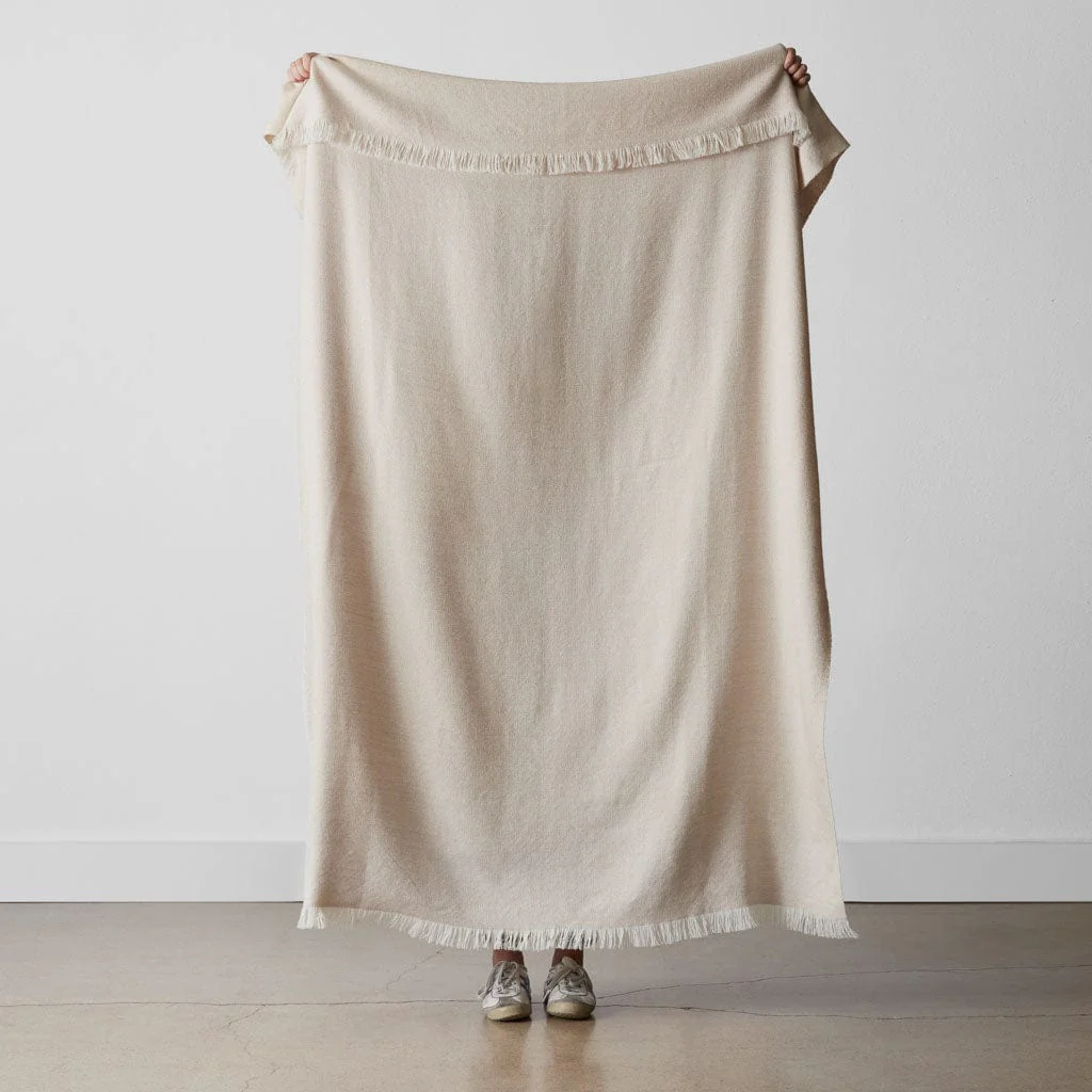 La Calle Alpaca Throw