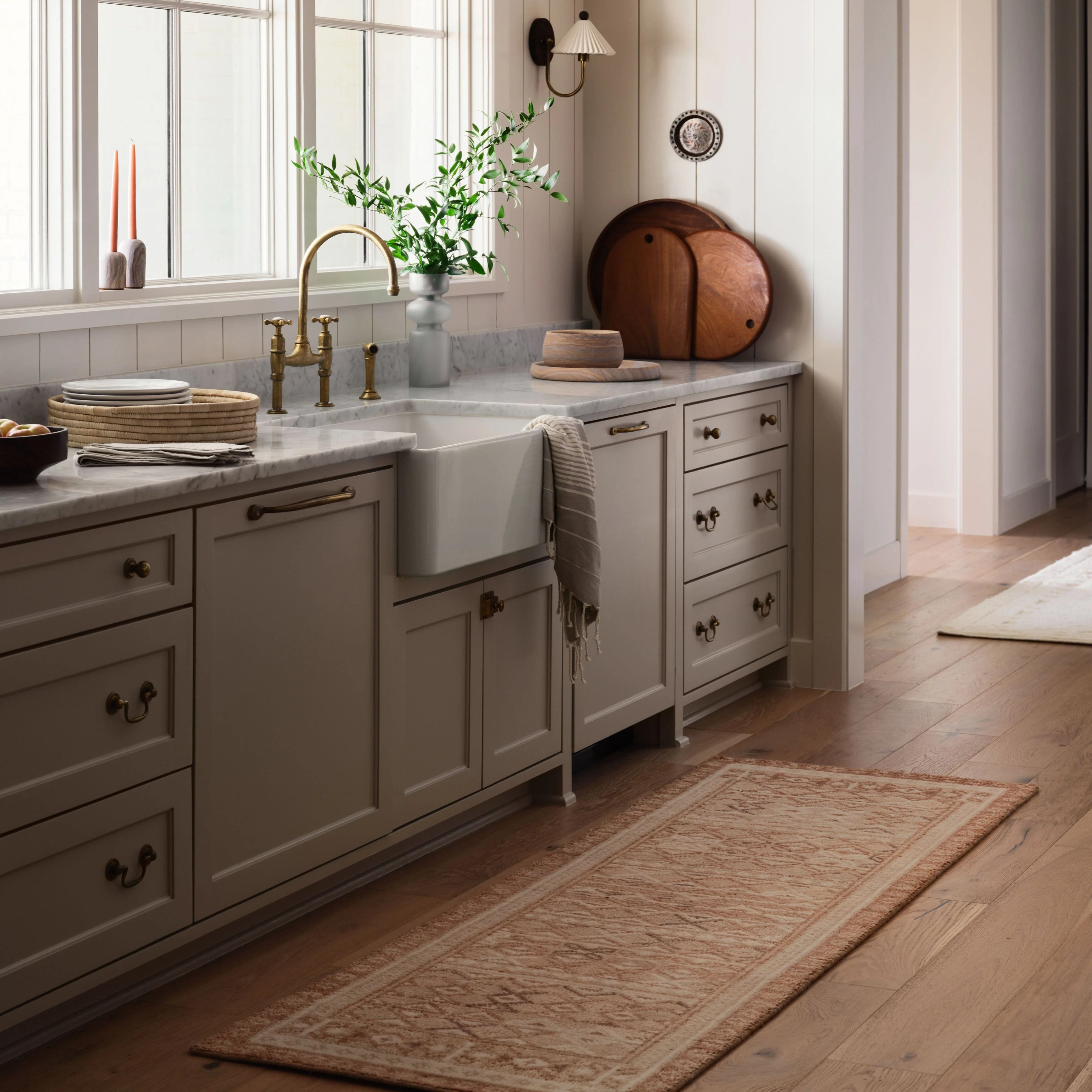 Ekaja Hand-Knotted Accent Rug